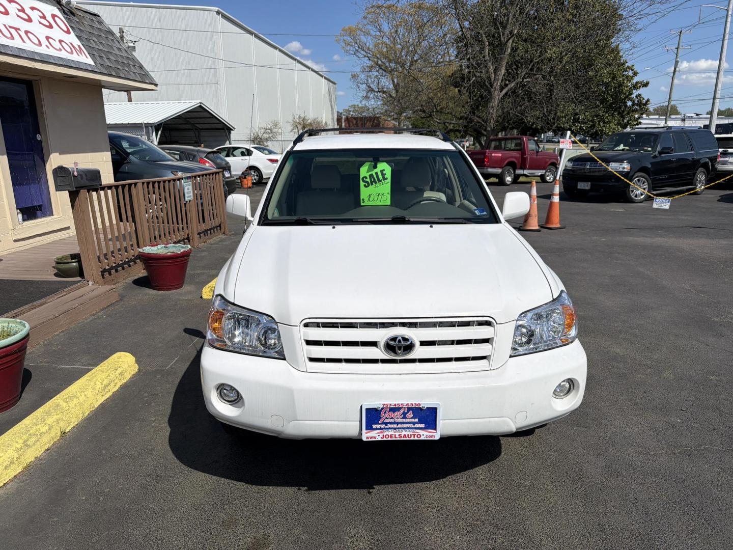 2005 WHITE Toyota Highlander V6 2WD with 3rd-Row Seat (JTEDP21A950) with an 3.3L V6 DOHC 24V engine, 5-Speed Automatic Overdrive transmission, located at 5700 Curlew Drive, Norfolk, VA, 23502, (757) 455-6330, 36.841885, -76.209412 - Photo#4
