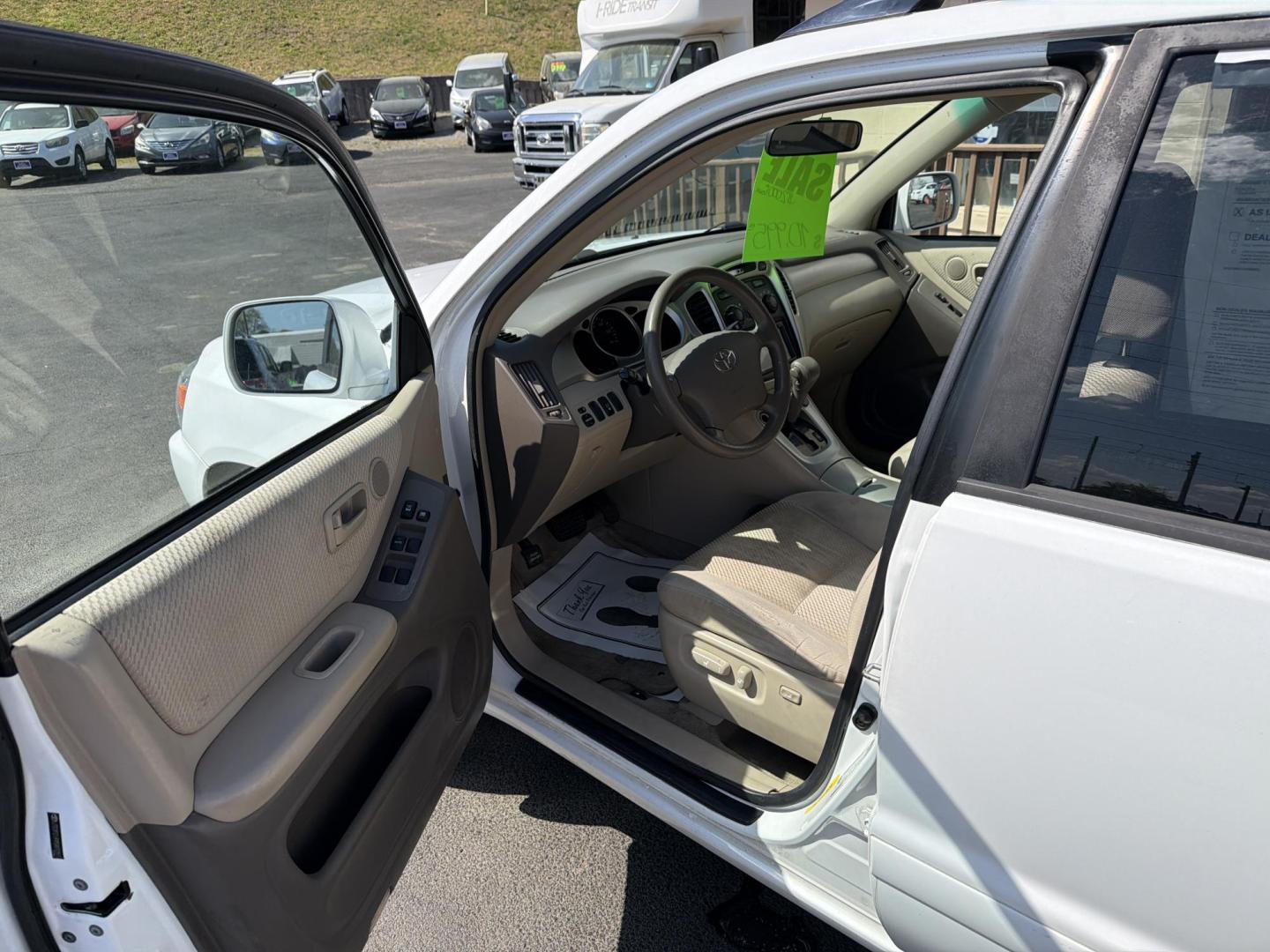 2005 WHITE Toyota Highlander V6 2WD with 3rd-Row Seat (JTEDP21A950) with an 3.3L V6 DOHC 24V engine, 5-Speed Automatic Overdrive transmission, located at 5700 Curlew Drive, Norfolk, VA, 23502, (757) 455-6330, 36.841885, -76.209412 - Photo#5