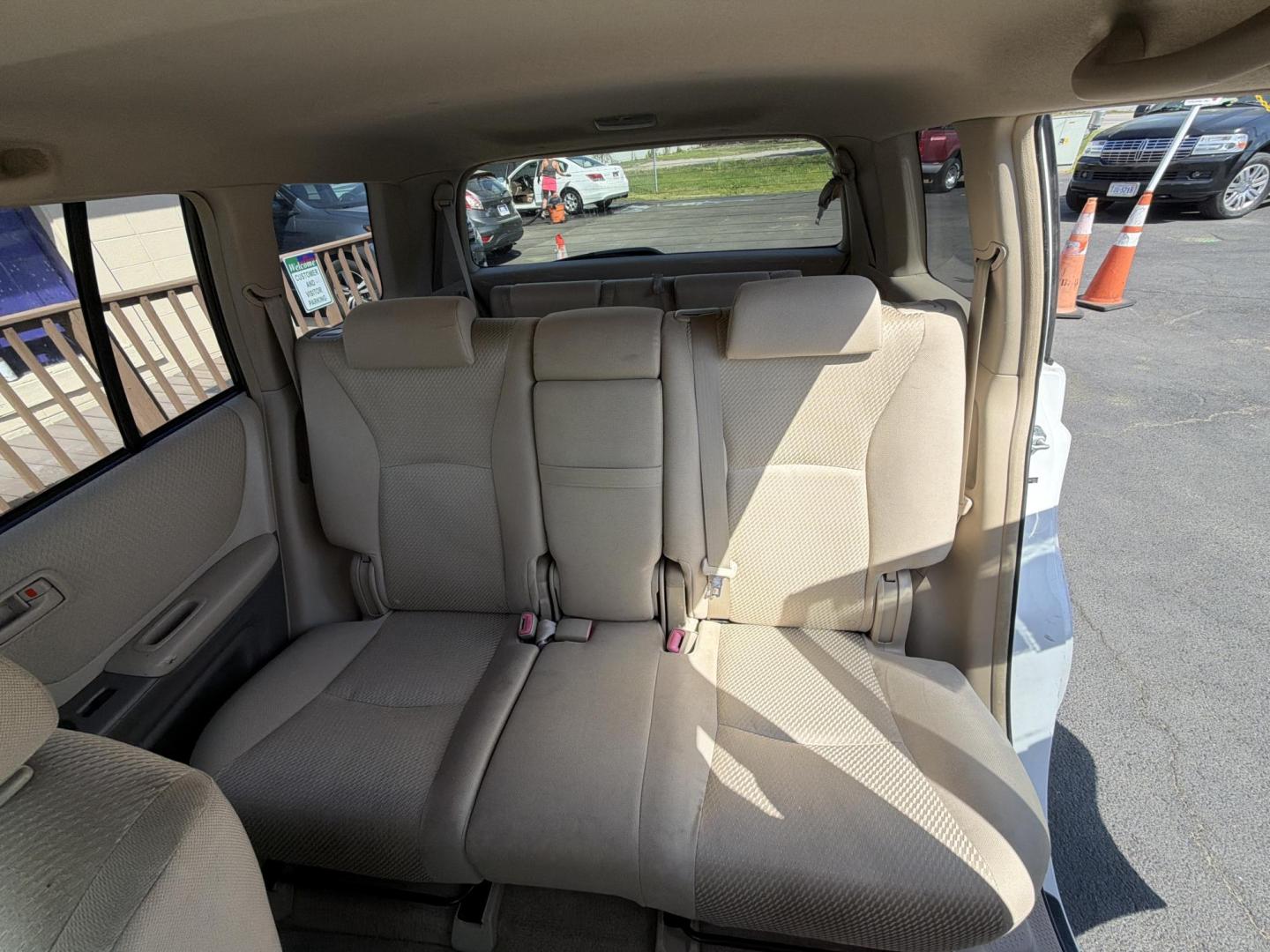 2005 WHITE Toyota Highlander V6 2WD with 3rd-Row Seat (JTEDP21A950) with an 3.3L V6 DOHC 24V engine, 5-Speed Automatic Overdrive transmission, located at 5700 Curlew Drive, Norfolk, VA, 23502, (757) 455-6330, 36.841885, -76.209412 - Photo#8