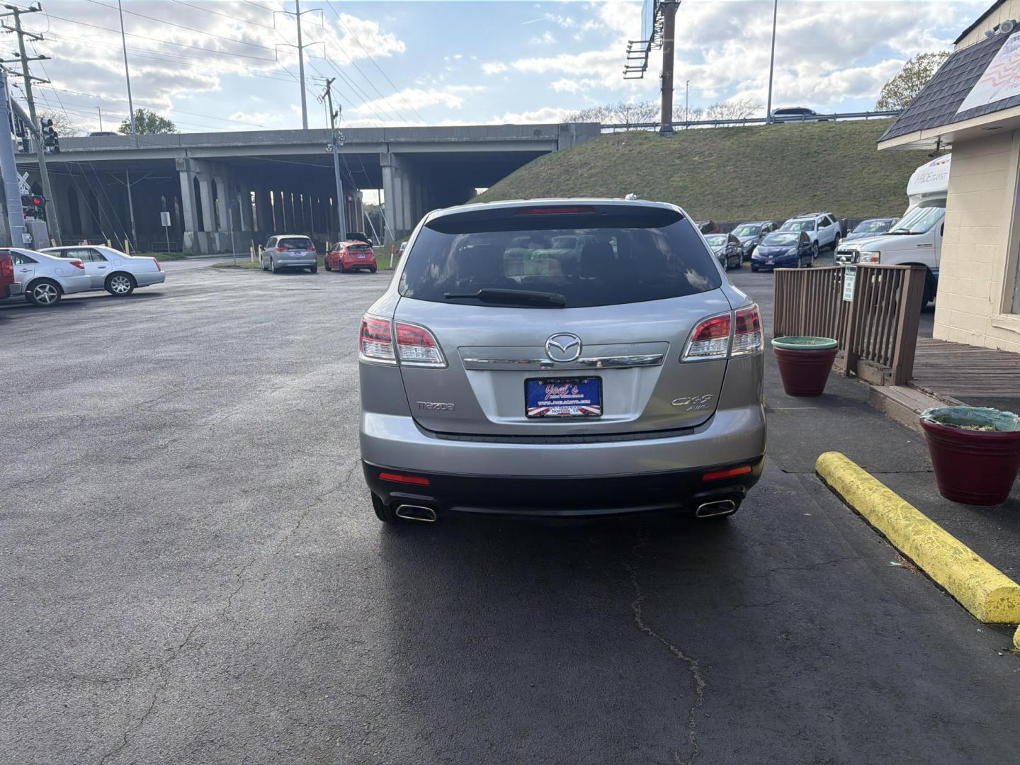2009 Silver Mazda CX-9 Grand Touring AWD (JM3TB38A890) with an 3.7L V6 DOHC 24V engine, 6-Speed Automatic transmission, located at 5700 Curlew Drive, Norfolk, VA, 23502, (757) 455-6330, 36.841885, -76.209412 - Photo#2