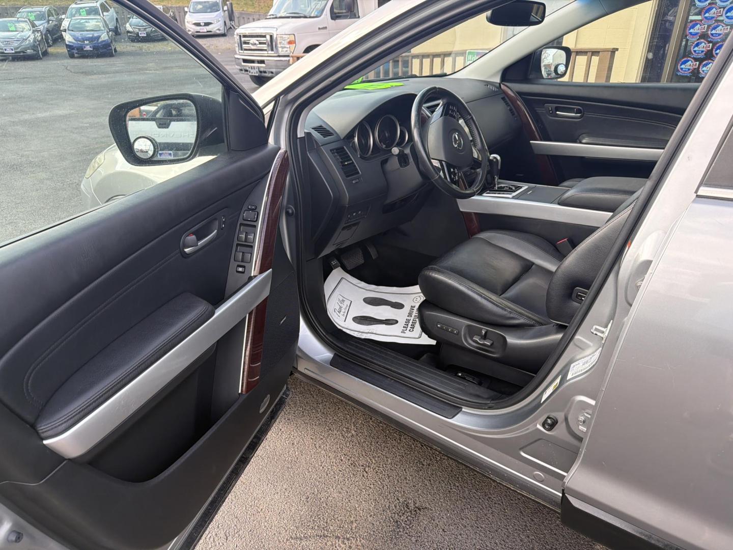 2009 Silver Mazda CX-9 Grand Touring AWD (JM3TB38A890) with an 3.7L V6 DOHC 24V engine, 6-Speed Automatic transmission, located at 5700 Curlew Drive, Norfolk, VA, 23502, (757) 455-6330, 36.841885, -76.209412 - Photo#5