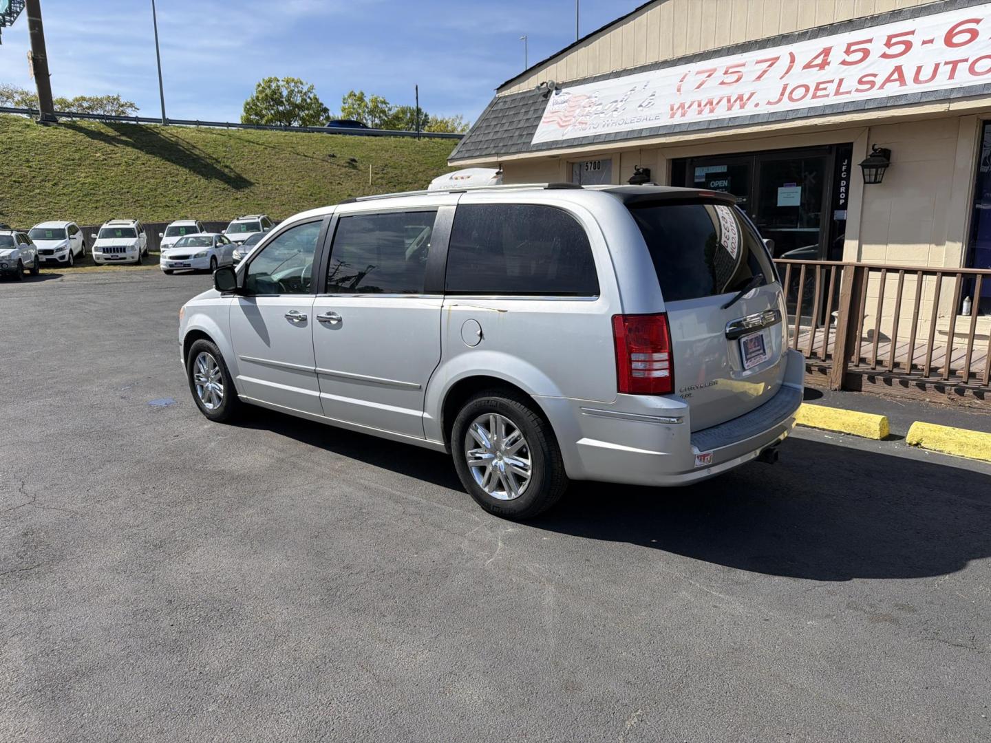 2009 Silver Chrysler Town & Country Limited (2A8HR64XX9R) with an 4.0L V6 SOHC 24V engine, 6-Speed Automatic transmission, located at 5700 Curlew Drive, Norfolk, VA, 23502, (757) 455-6330, 36.841885, -76.209412 - Photo#1