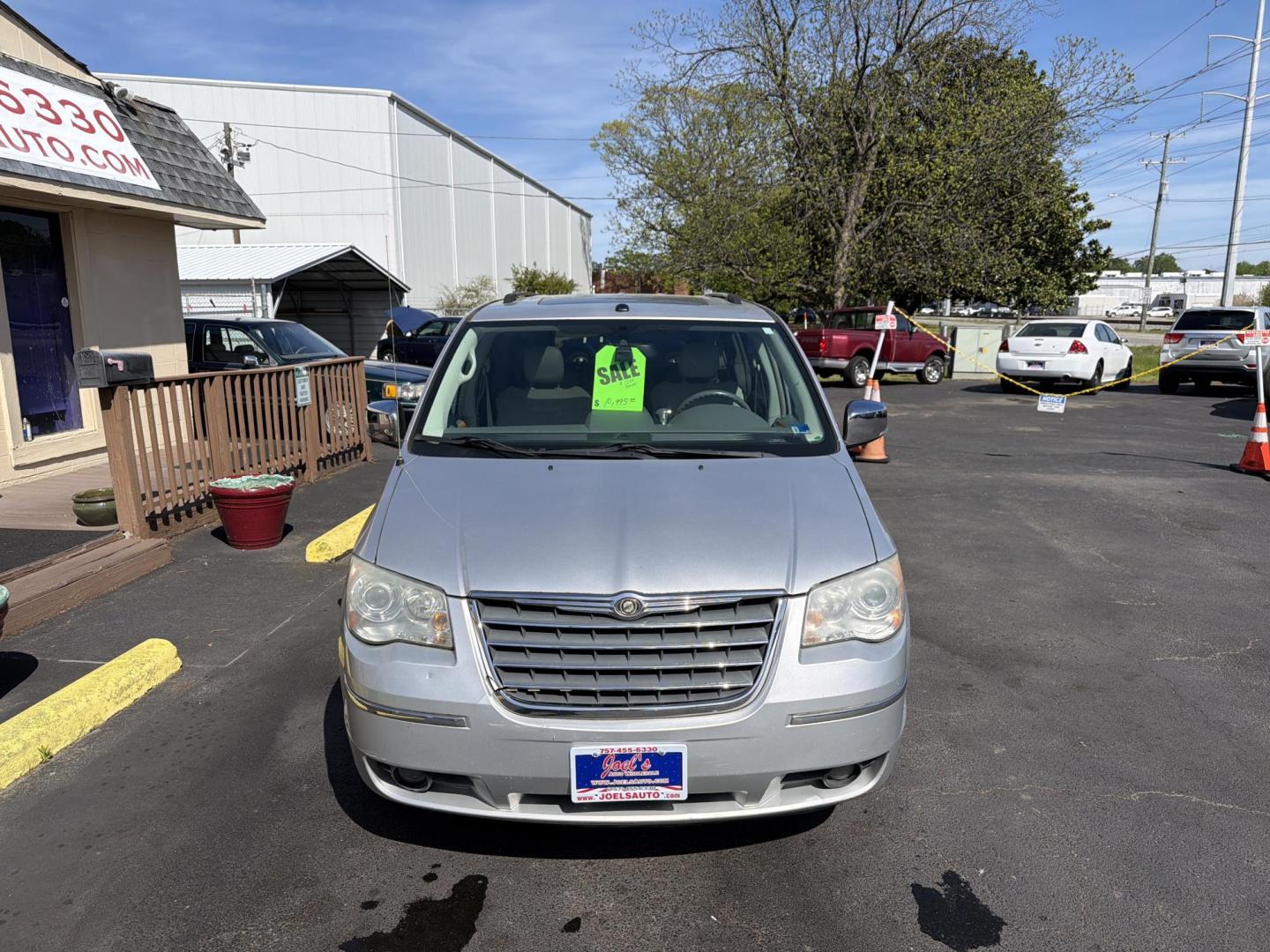 2009 Silver Chrysler Town & Country Limited (2A8HR64XX9R) with an 4.0L V6 SOHC 24V engine, 6-Speed Automatic transmission, located at 5700 Curlew Drive, Norfolk, VA, 23502, (757) 455-6330, 36.841885, -76.209412 - Photo#4
