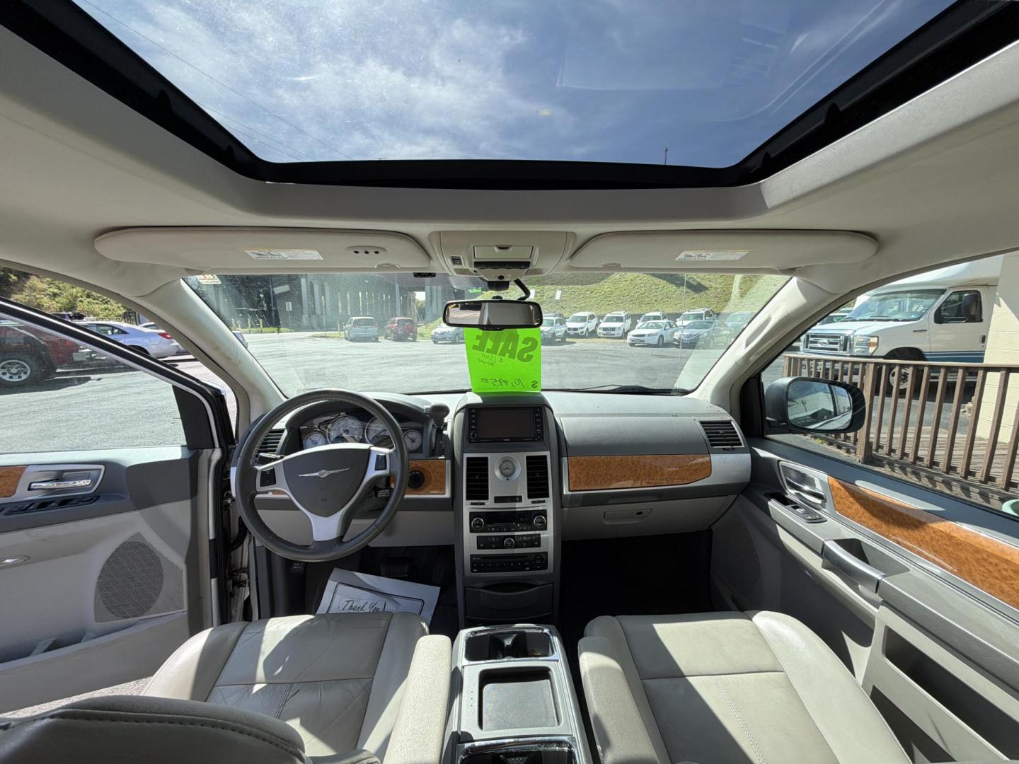 2009 Silver Chrysler Town & Country Limited (2A8HR64XX9R) with an 4.0L V6 SOHC 24V engine, 6-Speed Automatic transmission, located at 5700 Curlew Drive, Norfolk, VA, 23502, (757) 455-6330, 36.841885, -76.209412 - Photo#6