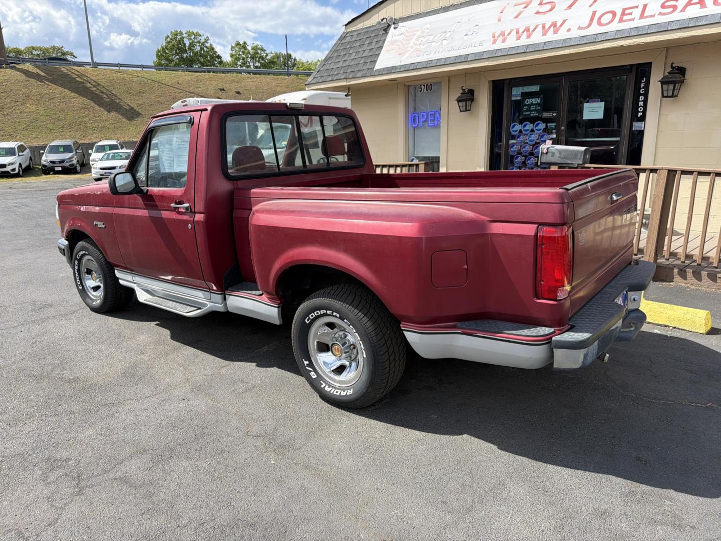 1992 red Ford F-150 Custom Reg. Cab Long Bed 2WD (1FTCF15N4NK) with an 5.0L V8 OHV 16V engine, 4-Speed Automatic Overdrive transmission, located at 5700 Curlew Drive, Norfolk, VA, 23502, (757) 455-6330, 36.841885, -76.209412 - Photo#1