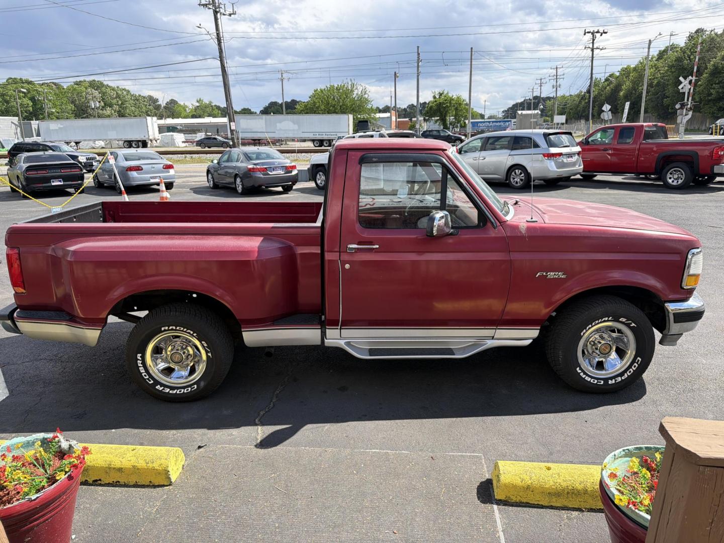 1992 red Ford F-150 Custom Reg. Cab Long Bed 2WD (1FTCF15N4NK) with an 5.0L V8 OHV 16V engine, 4-Speed Automatic Overdrive transmission, located at 5700 Curlew Drive, Norfolk, VA, 23502, (757) 455-6330, 36.841885, -76.209412 - Photo#3