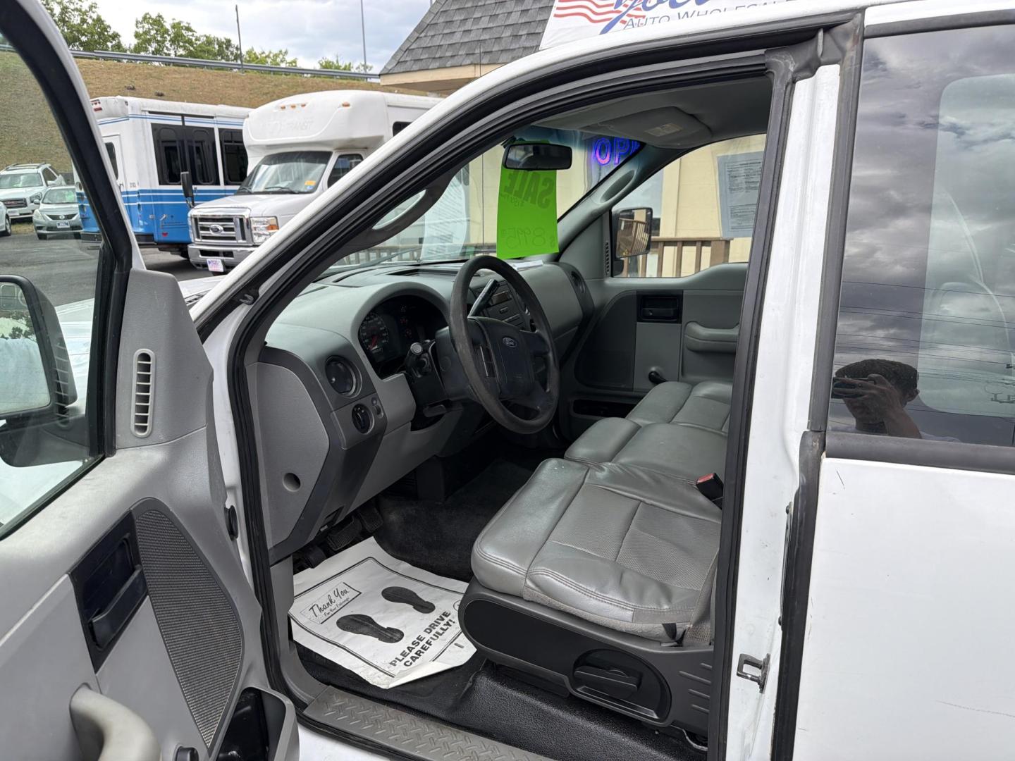2008 WHITE Ford F-150 STX 2WD (1FTRF12W98K) with an 4.6L V8 SOHC 16V engine, 4-Speed Automatic Overdrive transmission, located at 5700 Curlew Drive, Norfolk, VA, 23502, (757) 455-6330, 36.841885, -76.209412 - Photo#5