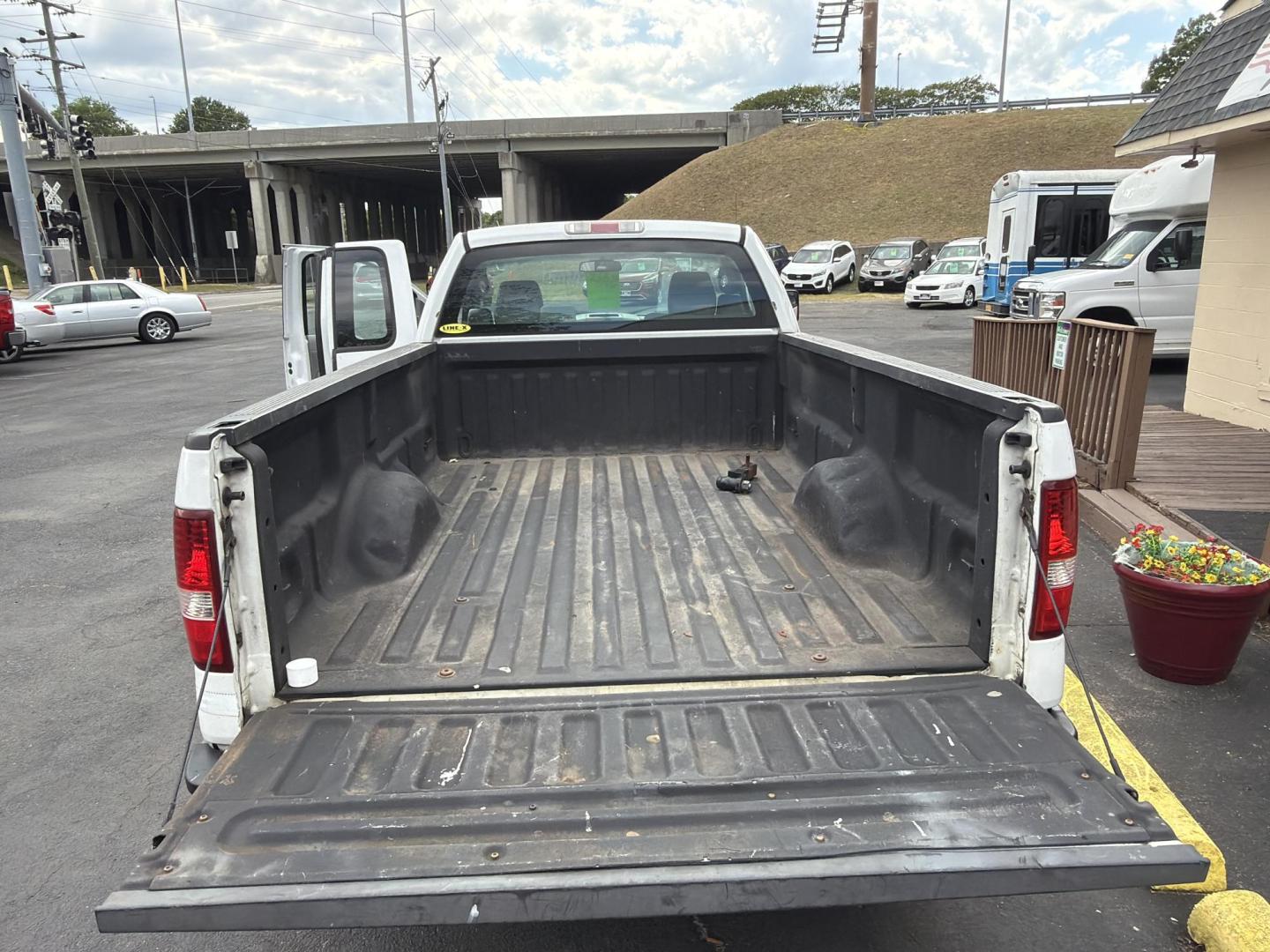 2008 WHITE Ford F-150 STX 2WD (1FTRF12W98K) with an 4.6L V8 SOHC 16V engine, 4-Speed Automatic Overdrive transmission, located at 5700 Curlew Drive, Norfolk, VA, 23502, (757) 455-6330, 36.841885, -76.209412 - Photo#8