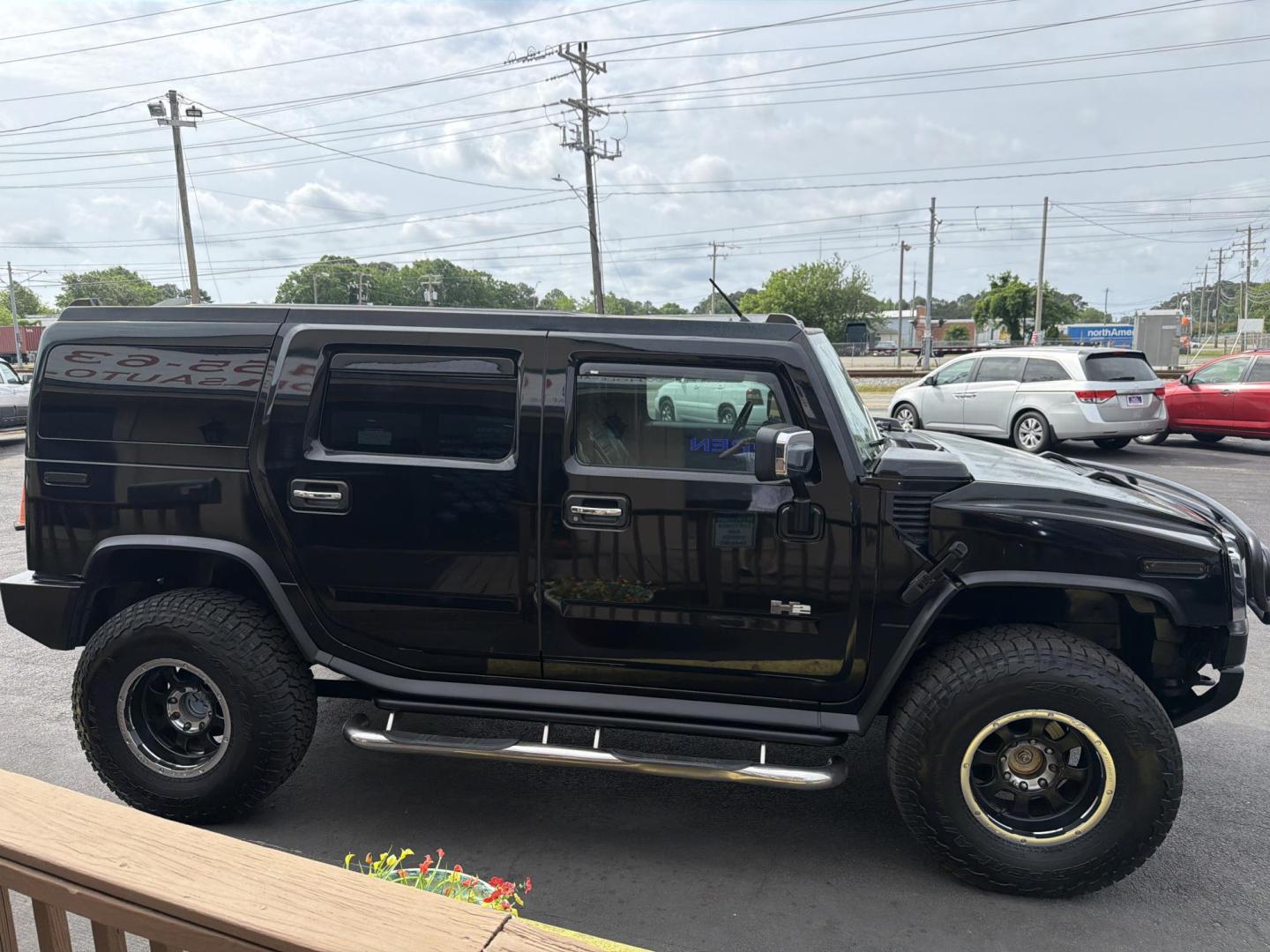 2003 Black /Tan Hummer H2 Sport Utility (5GRGN23U73H) with an 6.0L V8 OHV 16V engine, 4-Speed Automatic Overdrive transmission, located at 5700 Curlew Drive, Norfolk, VA, 23502, (757) 455-6330, 36.841885, -76.209412 - Photo#3