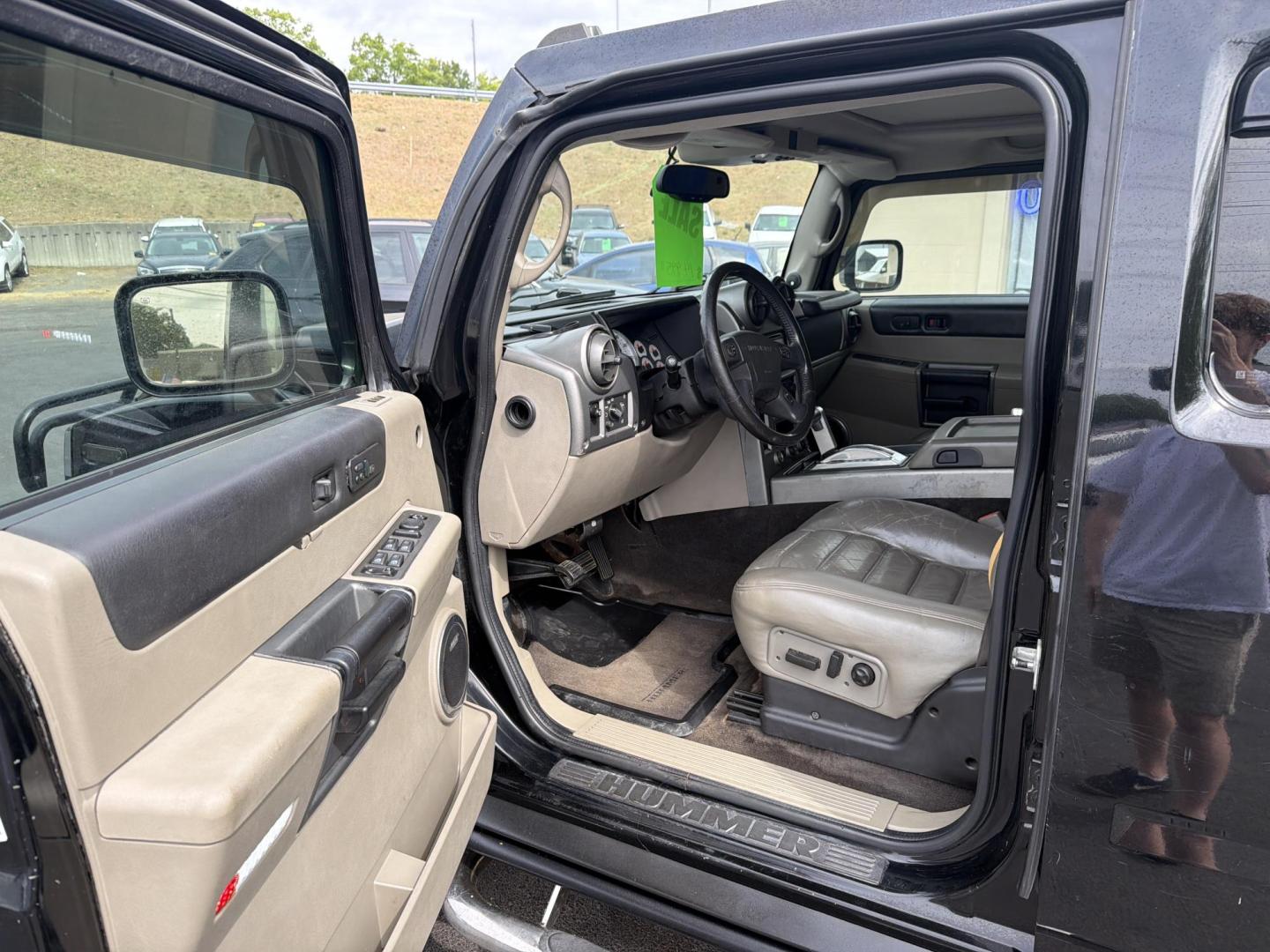 2003 Black /Tan Hummer H2 Sport Utility (5GRGN23U73H) with an 6.0L V8 OHV 16V engine, 4-Speed Automatic Overdrive transmission, located at 5700 Curlew Drive, Norfolk, VA, 23502, (757) 455-6330, 36.841885, -76.209412 - Photo#5