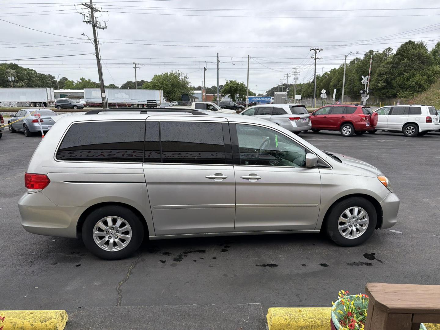 2009 Silver Honda Odyssey EX (5FNRL38429B) with an 3.5L V6 SOHC 24V engine, 5-Speed Automatic transmission, located at 5700 Curlew Drive, Norfolk, VA, 23502, (757) 455-6330, 36.841885, -76.209412 - Photo#3