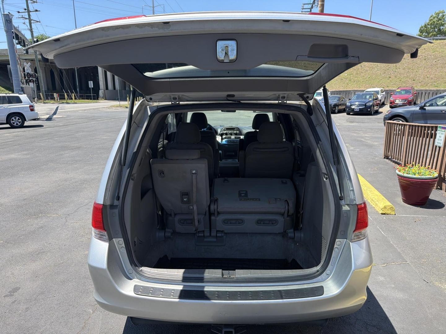 2009 Silver Honda Odyssey EX (5FNRL38429B) with an 3.5L V6 SOHC 24V engine, 5-Speed Automatic transmission, located at 5700 Curlew Drive, Norfolk, VA, 23502, (757) 455-6330, 36.841885, -76.209412 - Photo#9