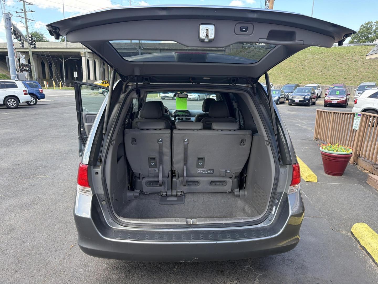 2010 Gray Honda Odyssey EX-L w/ DVD (5FNRL3H7XAB) with an 3.5L V6 SOHC 24V engine, 5-Speed Automatic transmission, located at 5700 Curlew Drive, Norfolk, VA, 23502, (757) 455-6330, 36.841885, -76.209412 - Photo#9