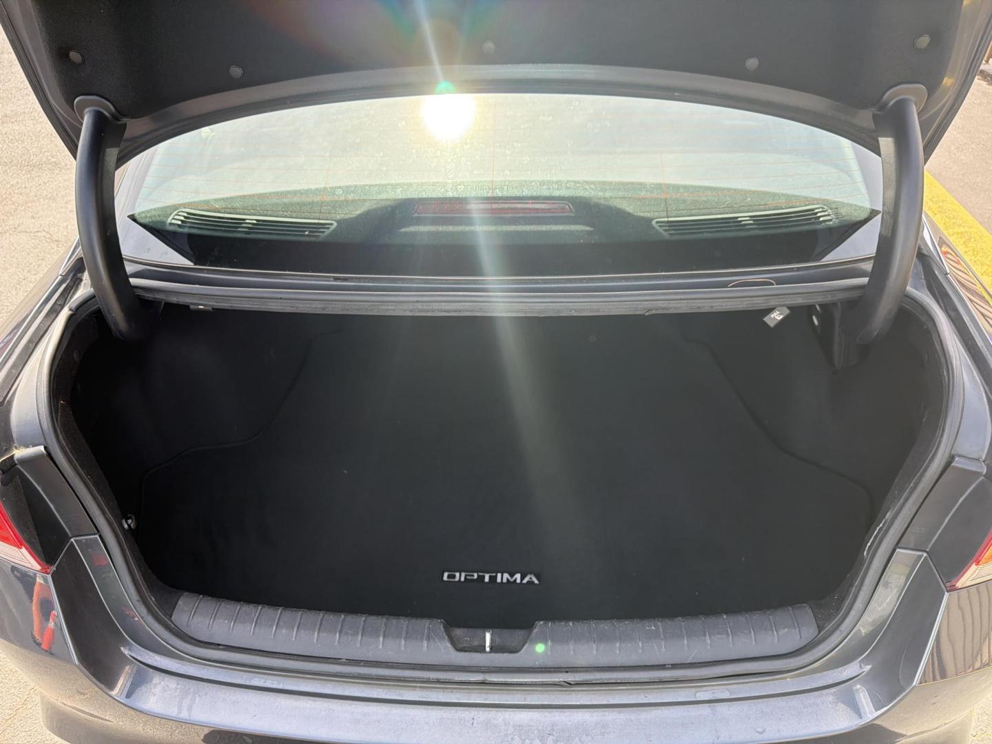 2018 Gray Kia Optima EX (5XXGU4L3XJG) with an 2.4L L4 DOHC 16V engine, 6A transmission, located at 5700 Curlew Drive, Norfolk, VA, 23502, (757) 455-6330, 36.841885, -76.209412 - Photo#9