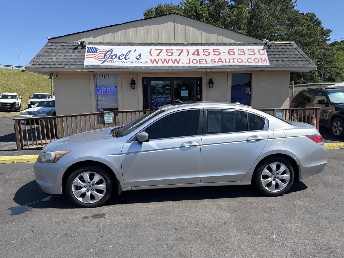 2009 Silver Honda Accord EX-L Sedan AT (1HGCP26859A) with an 2.4L L4 DOHC 16V engine, 5-Speed Automatic transmission, located at 5700 Curlew Drive, Norfolk, VA, 23502, (757) 455-6330, 36.841885, -76.209412 - Photo#0
