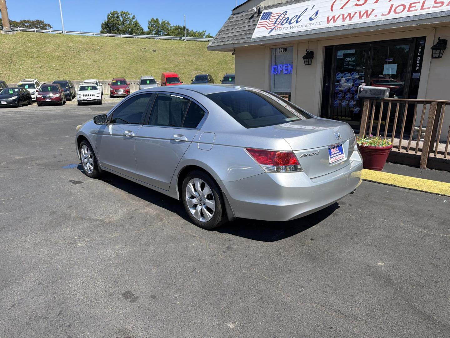 2009 Silver Honda Accord EX-L Sedan AT (1HGCP26859A) with an 2.4L L4 DOHC 16V engine, 5-Speed Automatic transmission, located at 5700 Curlew Drive, Norfolk, VA, 23502, (757) 455-6330, 36.841885, -76.209412 - Photo#1