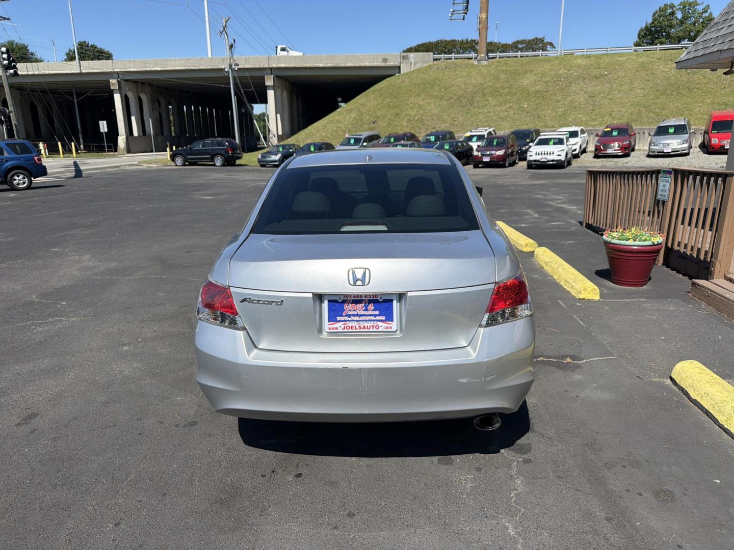 2009 Silver Honda Accord EX-L Sedan AT (1HGCP26859A) with an 2.4L L4 DOHC 16V engine, 5-Speed Automatic transmission, located at 5700 Curlew Drive, Norfolk, VA, 23502, (757) 455-6330, 36.841885, -76.209412 - Photo#2