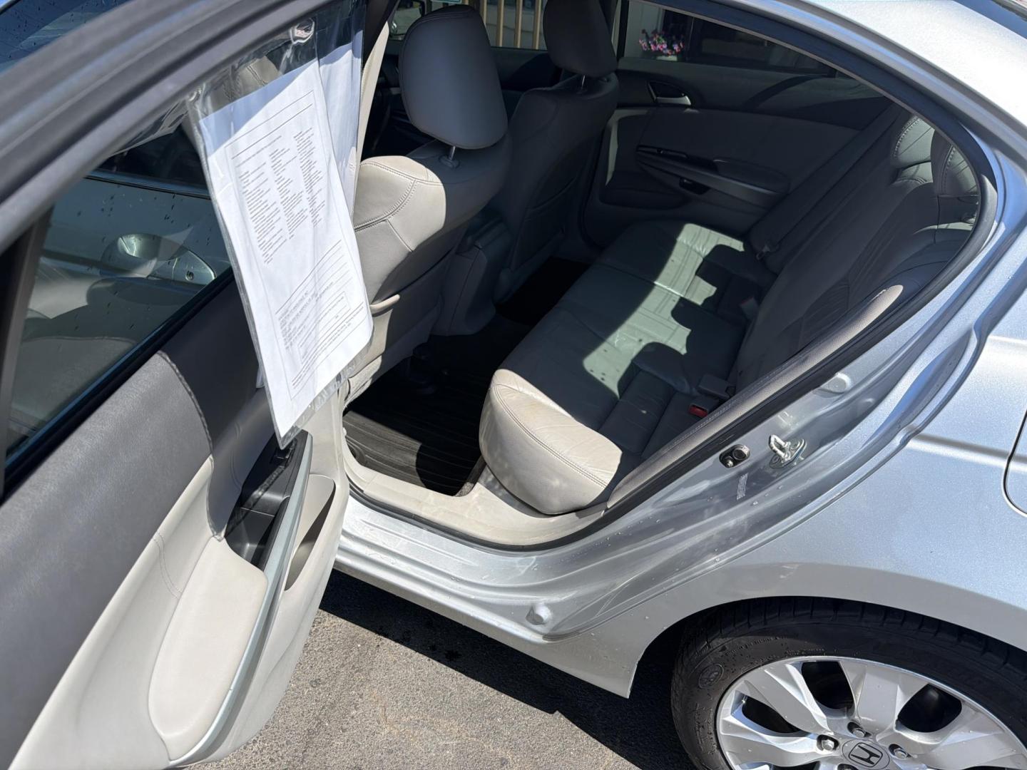 2009 Silver Honda Accord EX-L Sedan AT (1HGCP26859A) with an 2.4L L4 DOHC 16V engine, 5-Speed Automatic transmission, located at 5700 Curlew Drive, Norfolk, VA, 23502, (757) 455-6330, 36.841885, -76.209412 - Photo#7