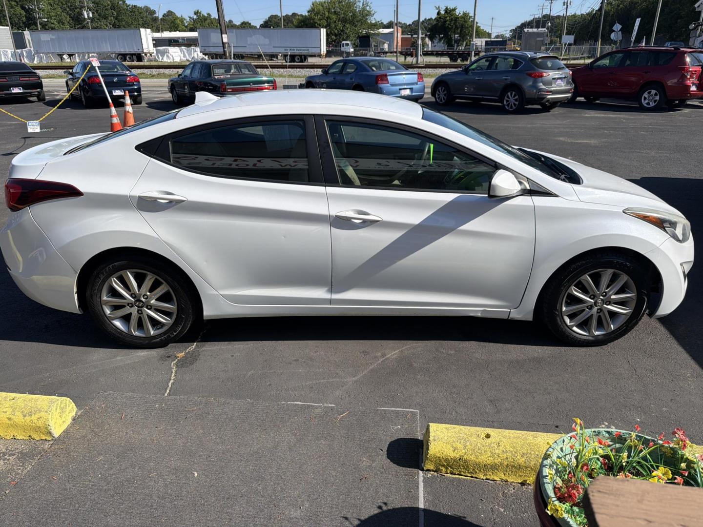 2016 WHITE Hyundai Elantra Limited (5NPDH4AE5GH) with an 1.8L L4 DOHC 16V engine, 6-Speed Automatic transmission, located at 5700 Curlew Drive, Norfolk, VA, 23502, (757) 455-6330, 36.841885, -76.209412 - Photo#3