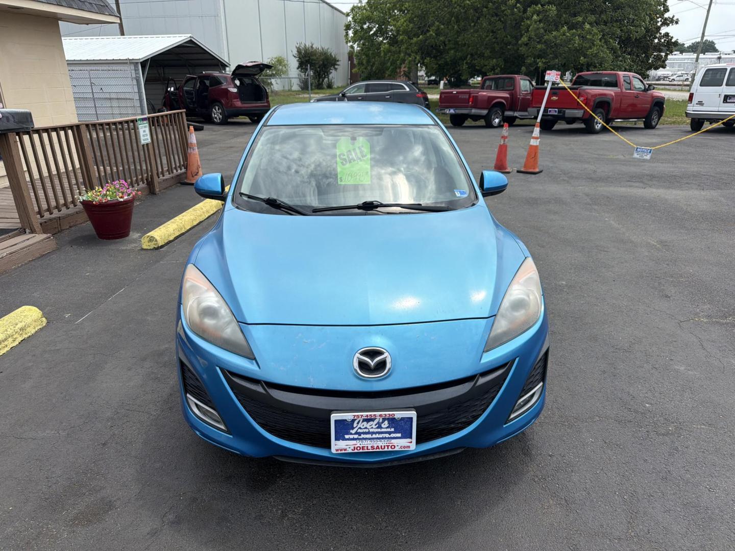 2011 Blue Mazda MAZDA3 s Sport 5-Door (JM1BL1K59B1) with an 2.5L L4 DOHC 16V engine, 5-Speed Automatic transmission, located at 5700 Curlew Drive, Norfolk, VA, 23502, (757) 455-6330, 36.841885, -76.209412 - Photo#4