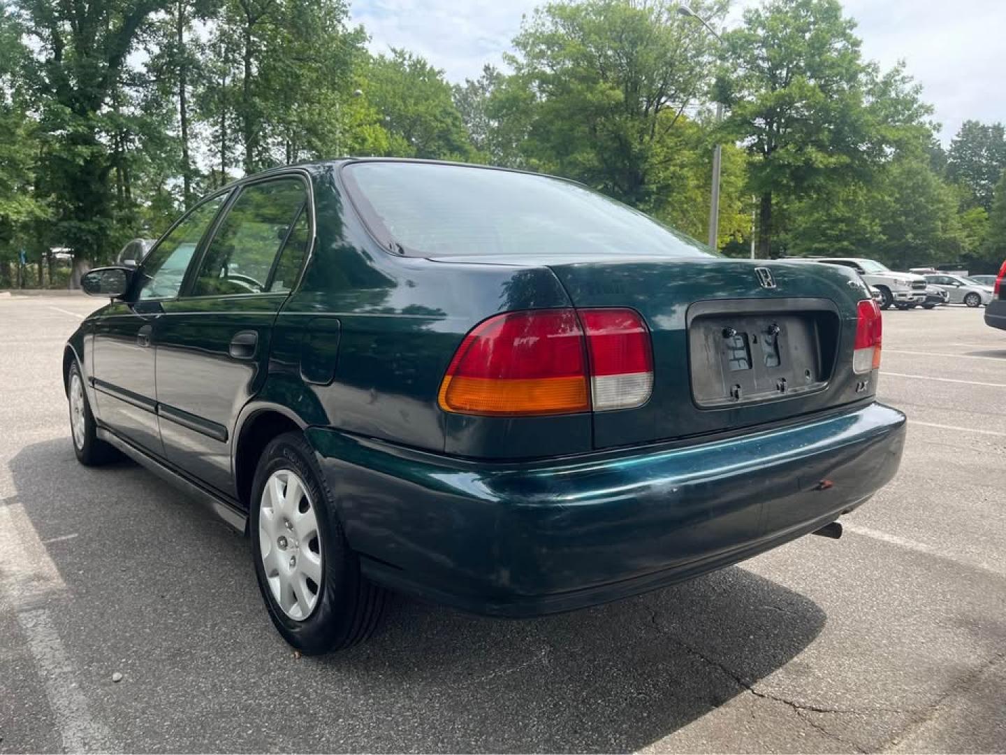 1998 Green /Tan Honda Civic LX sedan (2HGEJ6670WH) with an 1.6L L4 SOHC 16V engine, 4-Speed Automatic Overdrive transmission, located at 5700 Curlew Drive, Norfolk, VA, 23502, (757) 455-6330, 36.841885, -76.209412 - CASH DEAL NO IN HOUSE FINANCING -1998 Honda Civic Sedan -98k miles -Automatic transmission -Great condition with the exception of some missing clear coat -Ready for a new owner! -Virginia dealer $250 PROCESSING FEE INCLUDED IN PRICE - Photo#4