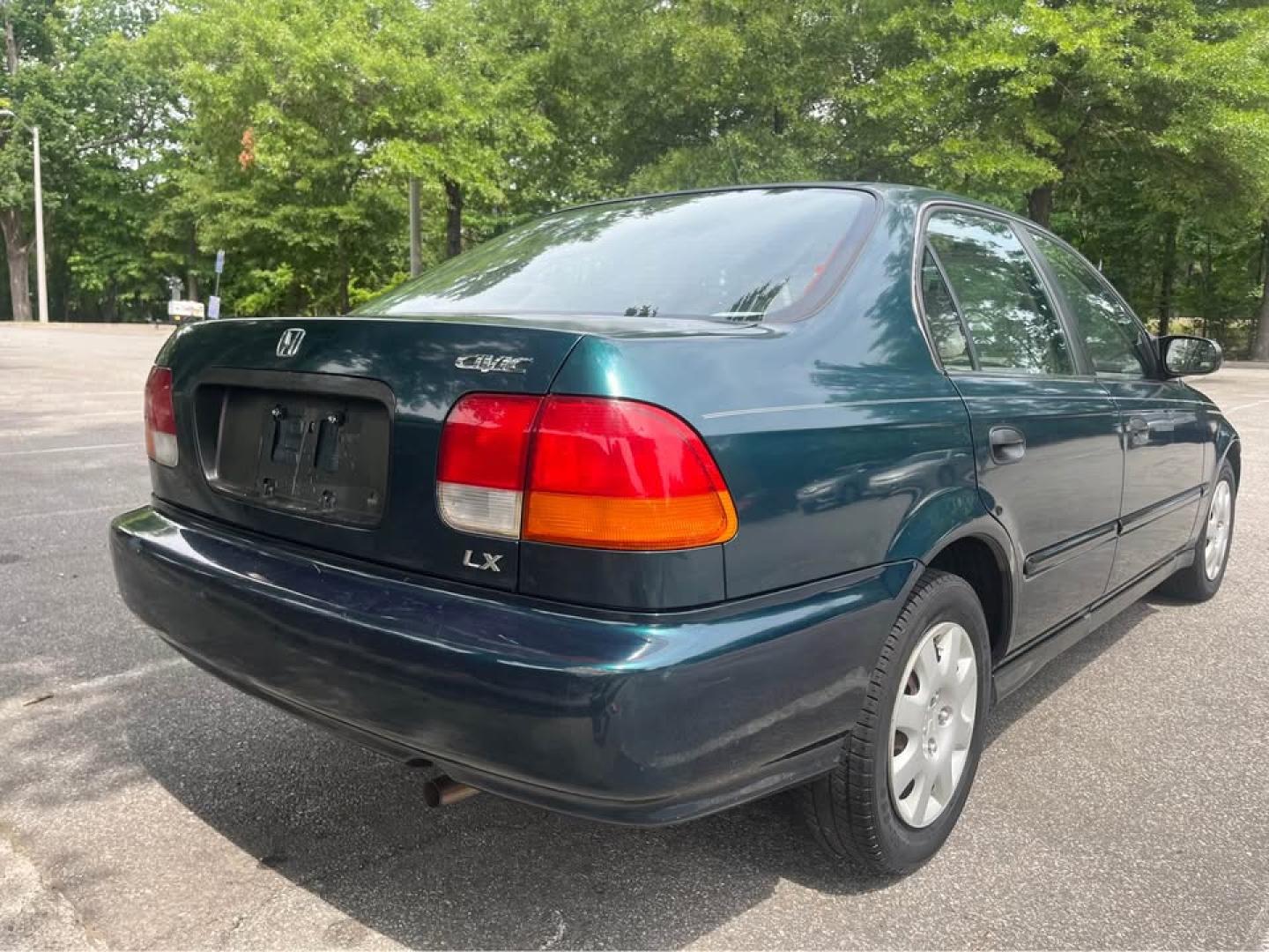 1998 Green /Tan Honda Civic LX sedan (2HGEJ6670WH) with an 1.6L L4 SOHC 16V engine, 4-Speed Automatic Overdrive transmission, located at 5700 Curlew Drive, Norfolk, VA, 23502, (757) 455-6330, 36.841885, -76.209412 - CASH DEAL NO IN HOUSE FINANCING -1998 Honda Civic Sedan -98k miles -Automatic transmission -Great condition with the exception of some missing clear coat -Ready for a new owner! -Virginia dealer $250 PROCESSING FEE INCLUDED IN PRICE - Photo#5
