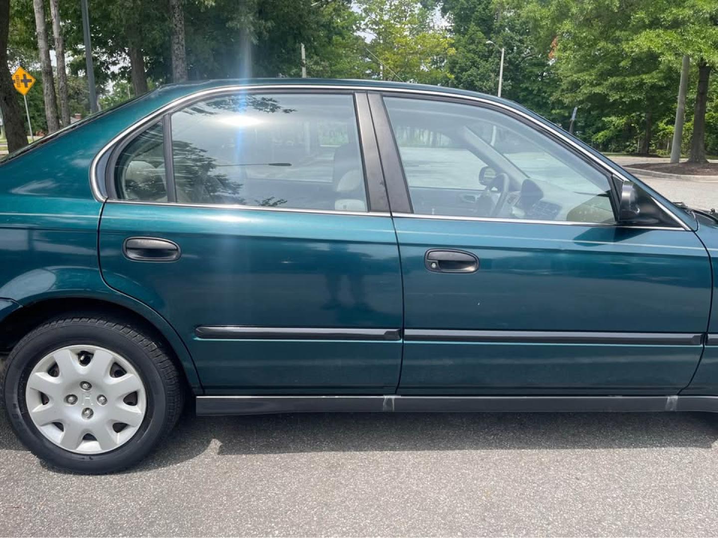 1998 Green /Tan Honda Civic LX sedan (2HGEJ6670WH) with an 1.6L L4 SOHC 16V engine, 4-Speed Automatic Overdrive transmission, located at 5700 Curlew Drive, Norfolk, VA, 23502, (757) 455-6330, 36.841885, -76.209412 - CASH DEAL NO IN HOUSE FINANCING -1998 Honda Civic Sedan -98k miles -Automatic transmission -Great condition with the exception of some missing clear coat -Ready for a new owner! -Virginia dealer $250 PROCESSING FEE INCLUDED IN PRICE - Photo#7