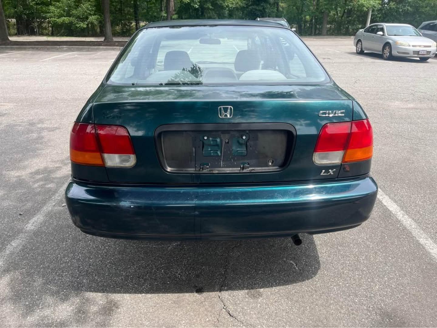 1998 Green /Tan Honda Civic LX sedan (2HGEJ6670WH) with an 1.6L L4 SOHC 16V engine, 4-Speed Automatic Overdrive transmission, located at 5700 Curlew Drive, Norfolk, VA, 23502, (757) 455-6330, 36.841885, -76.209412 - CASH DEAL NO IN HOUSE FINANCING -1998 Honda Civic Sedan -98k miles -Automatic transmission -Great condition with the exception of some missing clear coat -Ready for a new owner! -Virginia dealer $250 PROCESSING FEE INCLUDED IN PRICE - Photo#8
