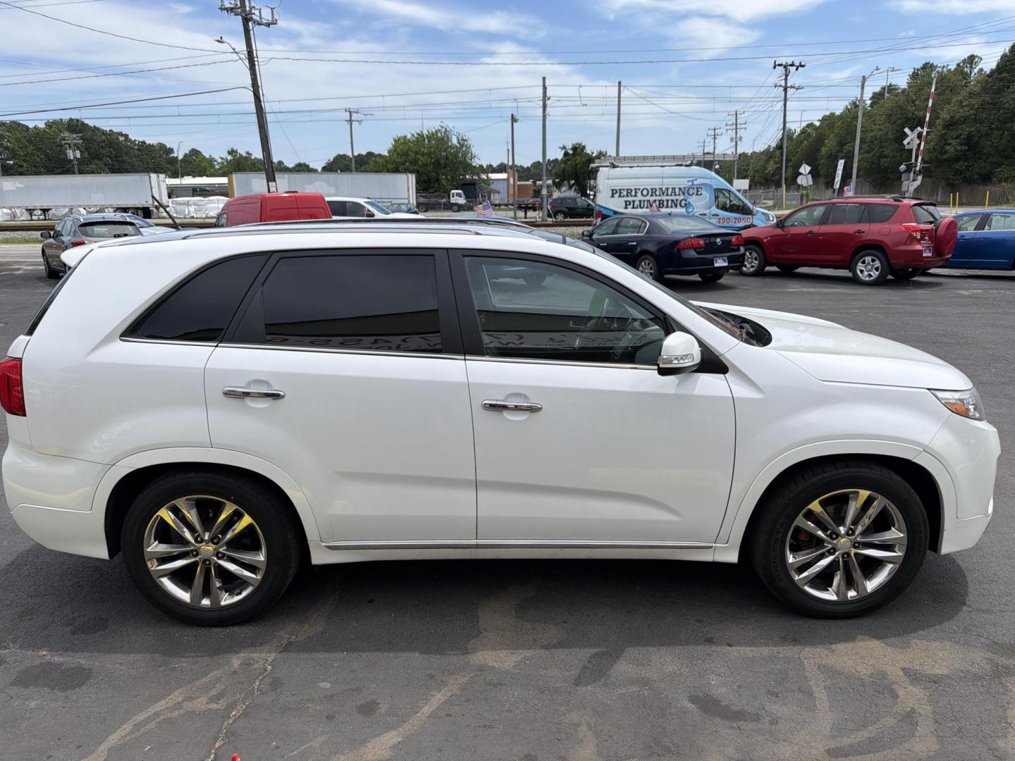 2015 WHITE Kia Sorento SX V6 FWD (5XYKW4A70FG) with an 3.3L V6 DOHC 24V engine, 6-Speed Automatic transmission, located at 5700 Curlew Drive, Norfolk, VA, 23502, (757) 455-6330, 36.841885, -76.209412 - Photo#3