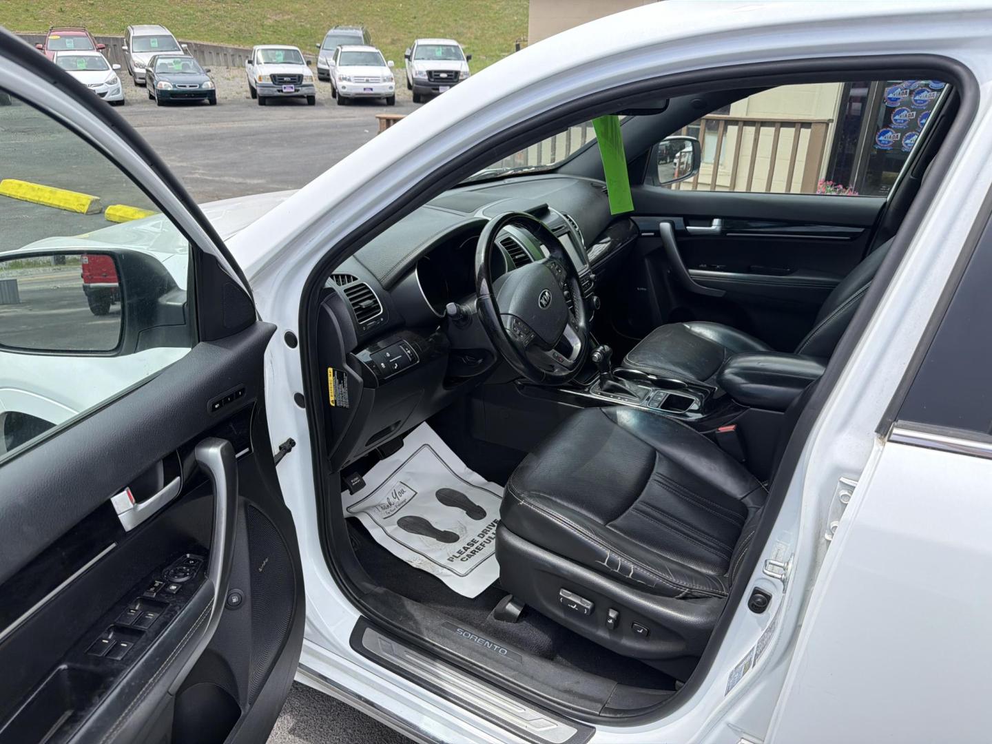 2015 WHITE Kia Sorento SX V6 FWD (5XYKW4A70FG) with an 3.3L V6 DOHC 24V engine, 6-Speed Automatic transmission, located at 5700 Curlew Drive, Norfolk, VA, 23502, (757) 455-6330, 36.841885, -76.209412 - Photo#5