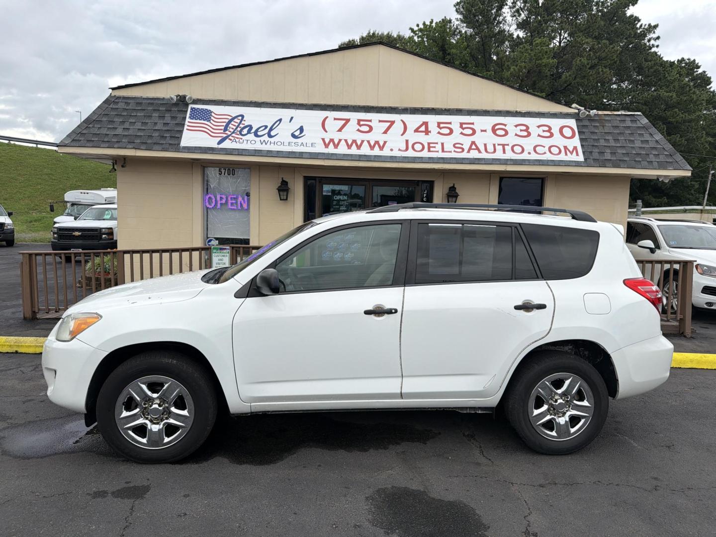 2012 WHITE Toyota RAV4 Base I4 2WD (2T3ZF4DV9CW) with an 2.4L L4 DOHC 16V engine, 4-Speed Automatic transmission, located at 5700 Curlew Drive, Norfolk, VA, 23502, (757) 455-6330, 36.841885, -76.209412 - Photo#0