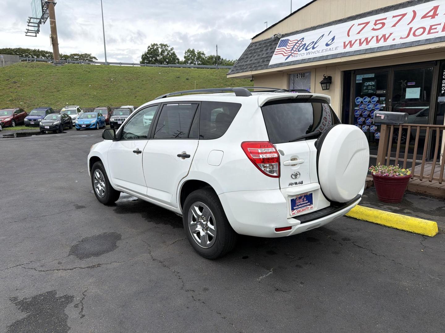 2012 WHITE Toyota RAV4 Base I4 2WD (2T3ZF4DV9CW) with an 2.4L L4 DOHC 16V engine, 4-Speed Automatic transmission, located at 5700 Curlew Drive, Norfolk, VA, 23502, (757) 455-6330, 36.841885, -76.209412 - Photo#1