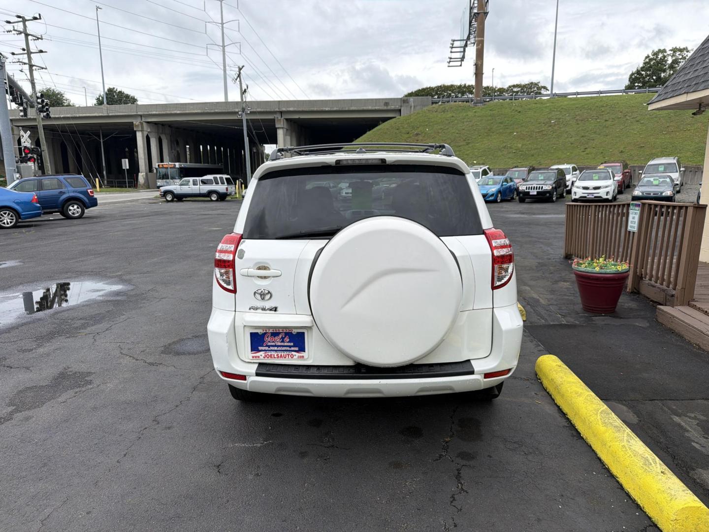 2012 WHITE Toyota RAV4 Base I4 2WD (2T3ZF4DV9CW) with an 2.4L L4 DOHC 16V engine, 4-Speed Automatic transmission, located at 5700 Curlew Drive, Norfolk, VA, 23502, (757) 455-6330, 36.841885, -76.209412 - Photo#2