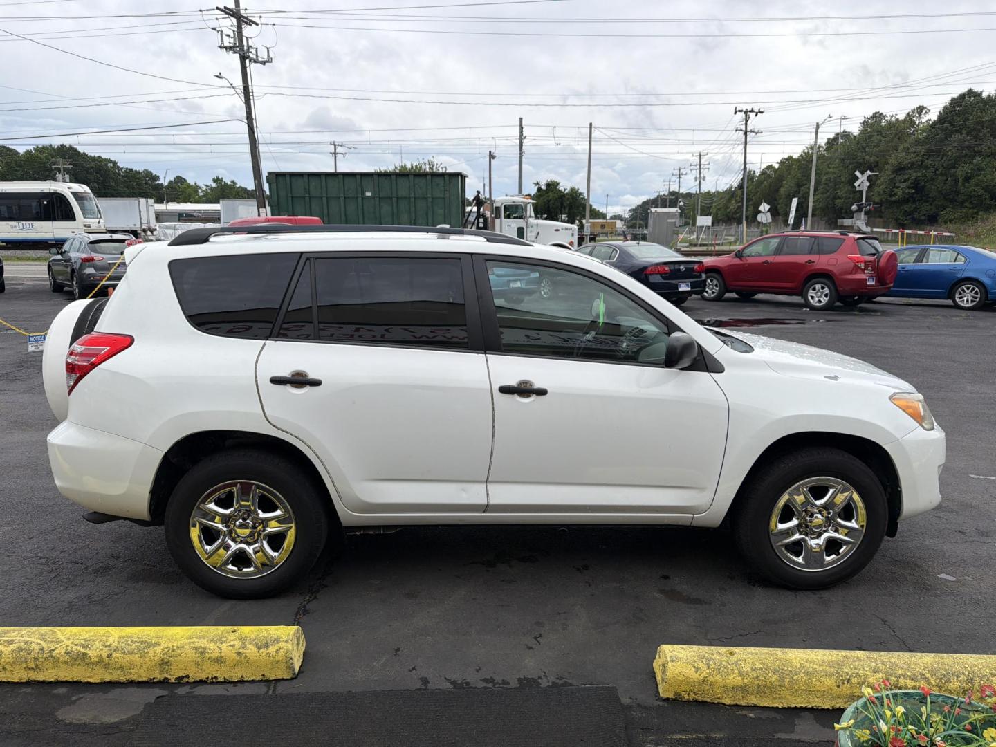 2012 WHITE Toyota RAV4 Base I4 2WD (2T3ZF4DV9CW) with an 2.4L L4 DOHC 16V engine, 4-Speed Automatic transmission, located at 5700 Curlew Drive, Norfolk, VA, 23502, (757) 455-6330, 36.841885, -76.209412 - Photo#3