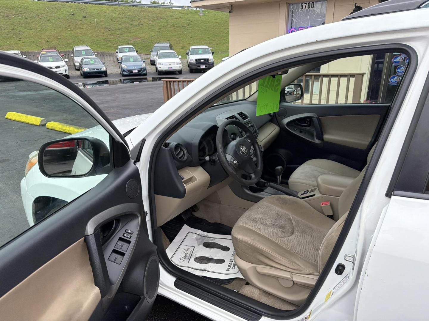 2012 WHITE Toyota RAV4 Base I4 2WD (2T3ZF4DV9CW) with an 2.4L L4 DOHC 16V engine, 4-Speed Automatic transmission, located at 5700 Curlew Drive, Norfolk, VA, 23502, (757) 455-6330, 36.841885, -76.209412 - Photo#5