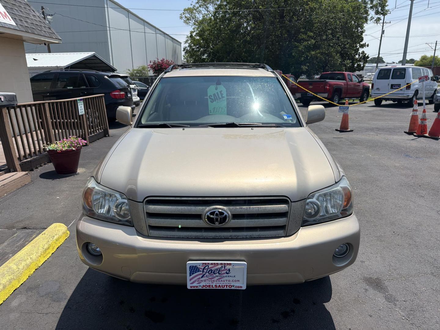 2007 Gold Toyota Highlander Limited V6 4WD (JTEEP21A770) with an 3.3L V6 DOHC 24V engine, 5-Speed Automatic Overdrive transmission, located at 5700 Curlew Drive, Norfolk, VA, 23502, (757) 455-6330, 36.841885, -76.209412- Photo#4