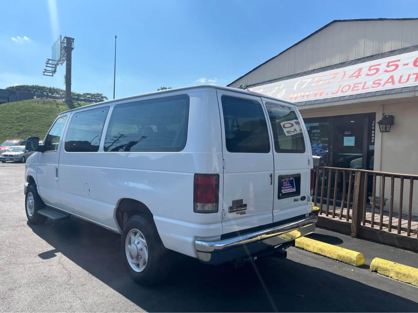 2012 WHITE /Gray Ford E-Series Wagon E-350 XL Super Duty (1FBNE3BL7CD) with an 5.4L V8 SOHC 16V FFV engine, located at 5700 Curlew Drive, Norfolk, VA, 23502, (757) 455-6330, 36.841885, -76.209412 - CASH DEAL NO IN HOUSE FINANCING -2012 Ford E350 Passenger Van -12 Passengers! -New state inspection -Fresh oil change! -Ready for a new home -Virginia dealer $250 processing fee INCLUDED IN PRICE- Photo#6