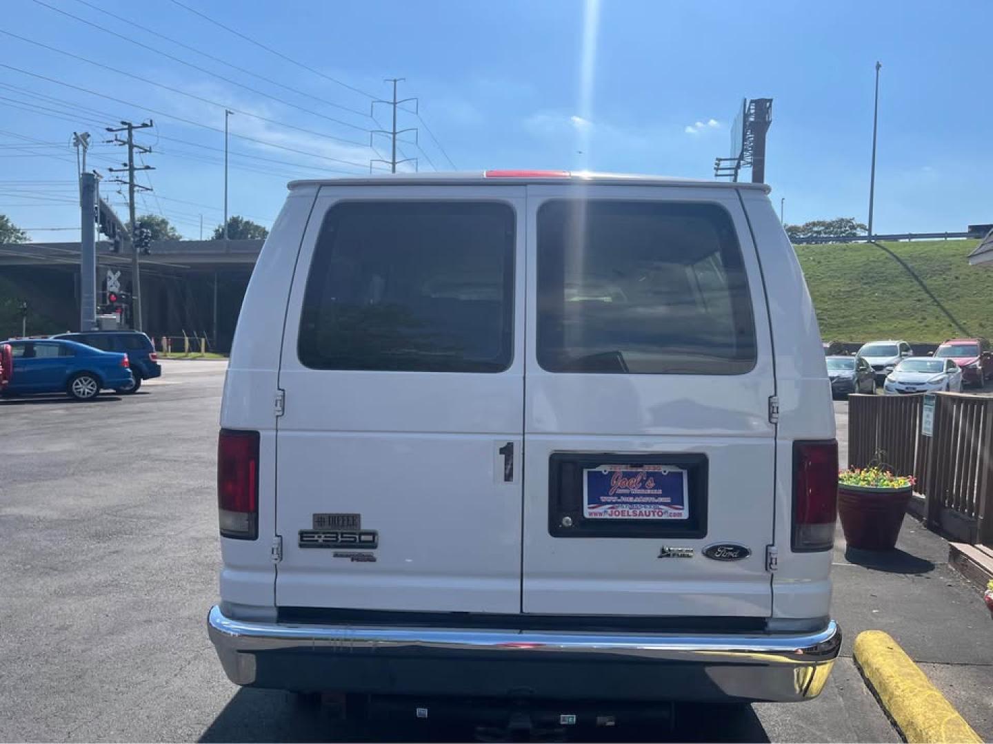 2012 WHITE /Gray Ford E-Series Wagon E-350 XL Super Duty (1FBNE3BL7CD) with an 5.4L V8 SOHC 16V FFV engine, located at 5700 Curlew Drive, Norfolk, VA, 23502, (757) 455-6330, 36.841885, -76.209412 - CASH DEAL NO IN HOUSE FINANCING -2012 Ford E350 Passenger Van -12 Passengers! -New state inspection -Fresh oil change! -Ready for a new home -Virginia dealer $250 processing fee INCLUDED IN PRICE- Photo#7
