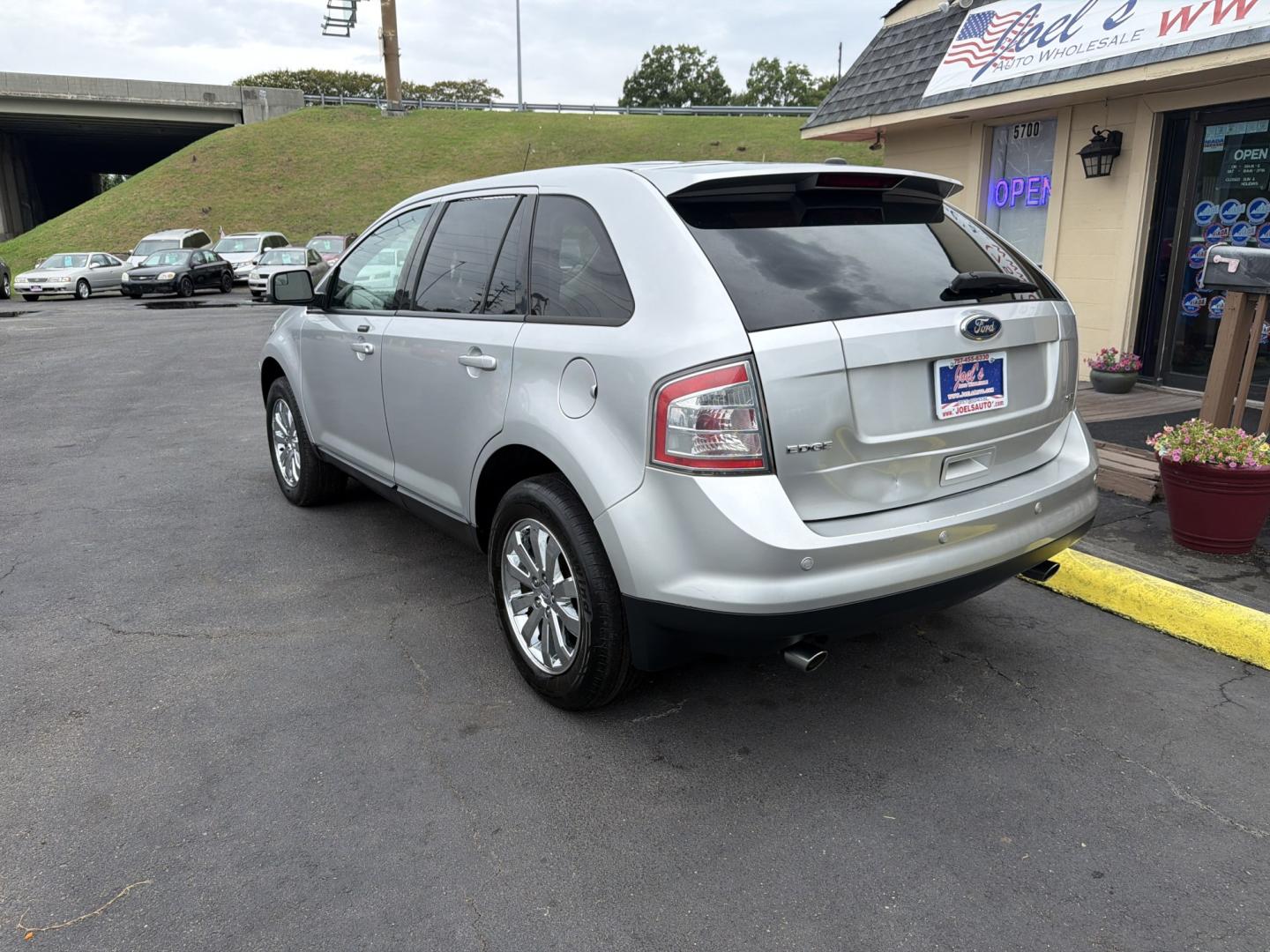 2010 Silver Ford Edge SEL FWD (2FMDK3JC4AB) with an 3.5L V6 DOHC 24V engine, 6A transmission, located at 5700 Curlew Drive, Norfolk, VA, 23502, (757) 455-6330, 36.841885, -76.209412- Photo#1