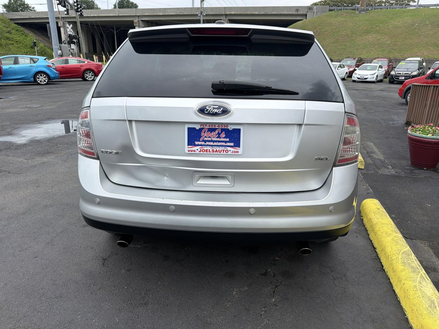 2010 Silver Ford Edge SEL FWD (2FMDK3JC4AB) with an 3.5L V6 DOHC 24V engine, 6A transmission, located at 5700 Curlew Drive, Norfolk, VA, 23502, (757) 455-6330, 36.841885, -76.209412- Photo#2