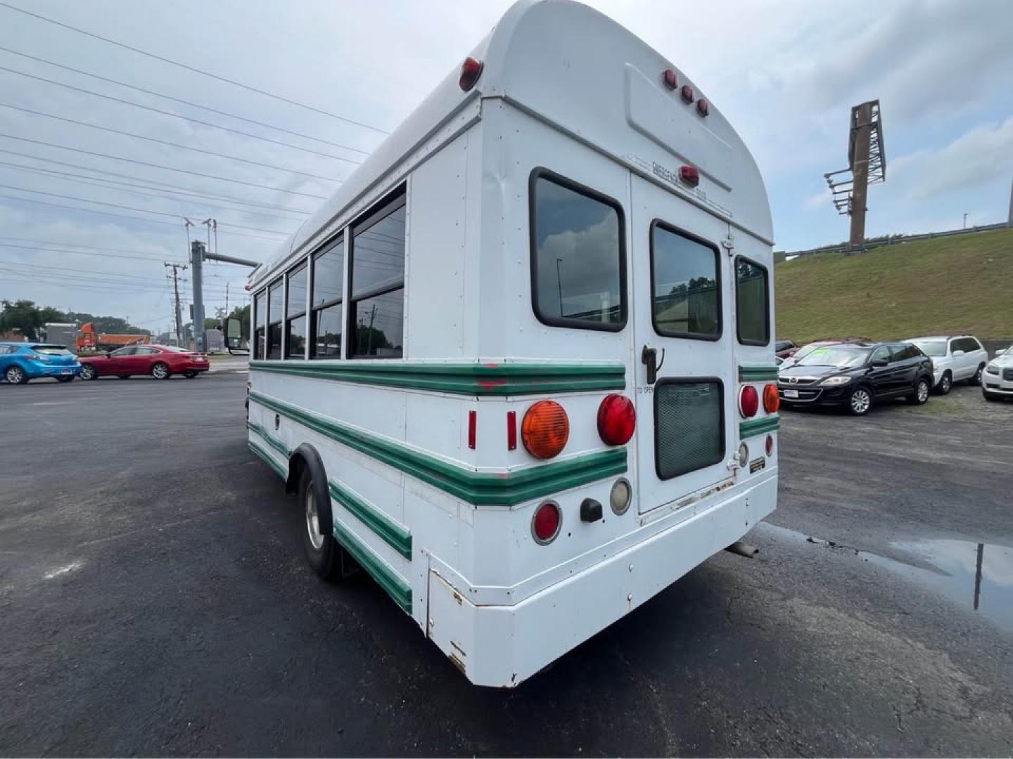 2004 WHITE /Gray Chevrolet Express G3500 (1GBJG31U741) with an 6.0L V8 OHV 16V engine, 4A OD transmission, located at 5700 Curlew Drive, Norfolk, VA, 23502, (757) 455-6330, 36.841885, -76.209412 - CASH DEAL NO IN HOUSE FINANCING -2004 Chevrolet Express Cutaway Bus 3500 110k Miles -14 passengers 1 driver 15 seats total! -New state inspection -Ready to work again -Virginia dealer $250 processing fee INCLUDED IN PRICE- Photo#3