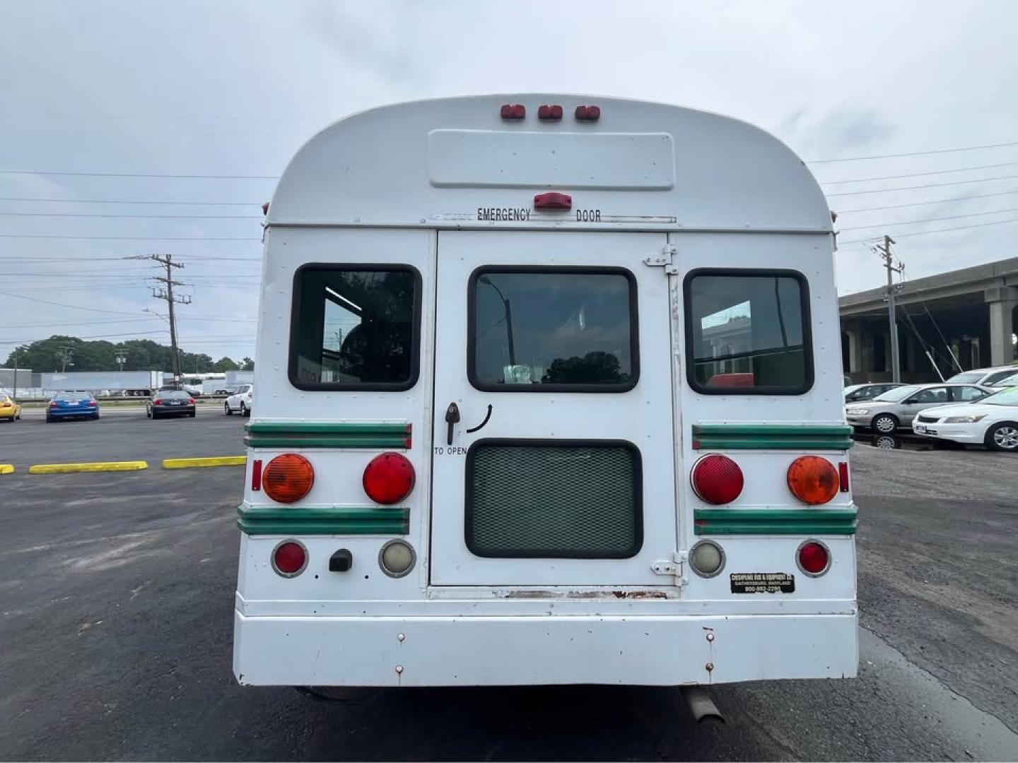 2004 WHITE /Gray Chevrolet Express G3500 (1GBJG31U741) with an 6.0L V8 OHV 16V engine, 4A OD transmission, located at 5700 Curlew Drive, Norfolk, VA, 23502, (757) 455-6330, 36.841885, -76.209412 - CASH DEAL NO IN HOUSE FINANCING -2004 Chevrolet Express Cutaway Bus 3500 110k Miles -14 passengers 1 driver 15 seats total! -New state inspection -Ready to work again -Virginia dealer $250 processing fee INCLUDED IN PRICE- Photo#4