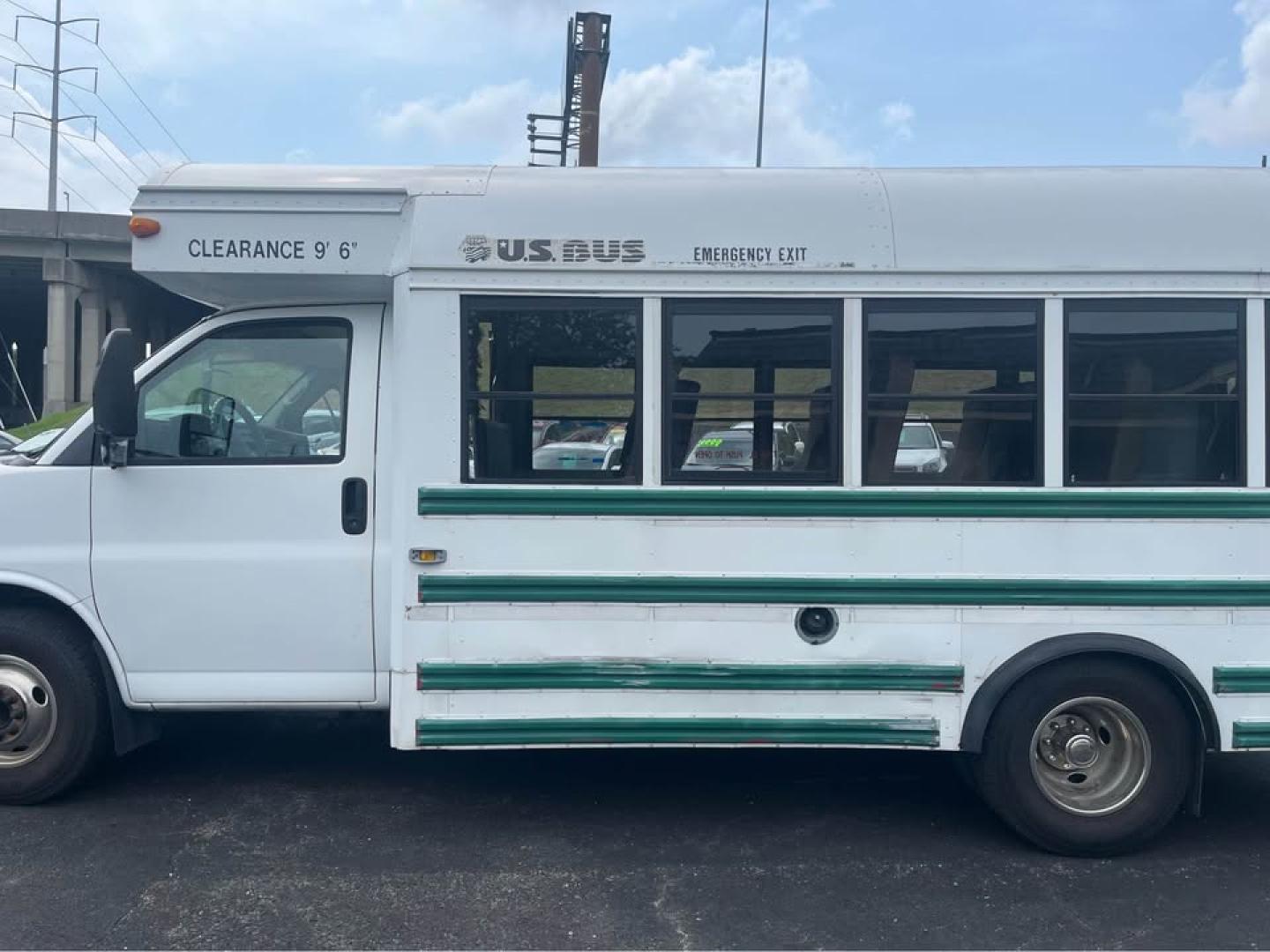 2004 WHITE /Gray Chevrolet Express G3500 (1GBJG31U741) with an 6.0L V8 OHV 16V engine, 4A OD transmission, located at 5700 Curlew Drive, Norfolk, VA, 23502, (757) 455-6330, 36.841885, -76.209412 - CASH DEAL NO IN HOUSE FINANCING -2004 Chevrolet Express Cutaway Bus 3500 110k Miles -14 passengers 1 driver 15 seats total! -New state inspection -Ready to work again -Virginia dealer $250 processing fee INCLUDED IN PRICE- Photo#6