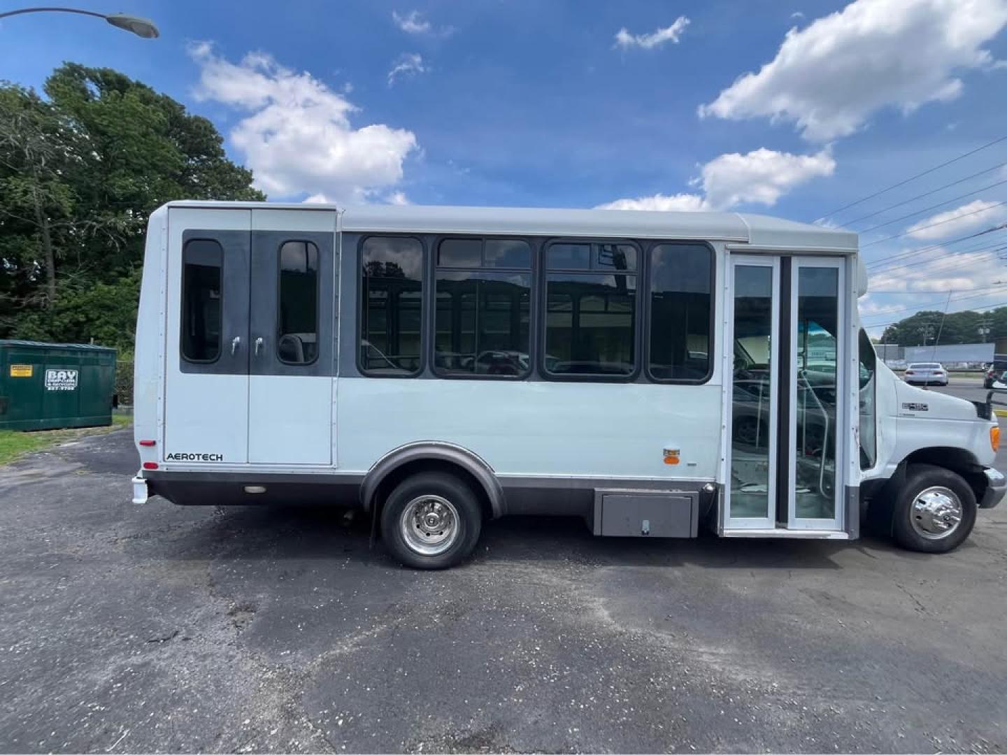 2005 WHITE /Gray Ford Econoline E-450 (1FDXE45S35H) with an 6.8L V10 SOHC 20V engine, Automatic transmission, located at 5700 Curlew Drive, Norfolk, VA, 23502, (757) 455-6330, 36.841885, -76.209412 - CASH DEAL NO IN HOUSE FINANCING -2005 Ford E450 15 Passenger Bus -23k original miles -New state inspection -New batteries -Leaks some water inside from the roof emergency exit -Ready for a new home -Virginia dealer $250 processing fee- Photo#4