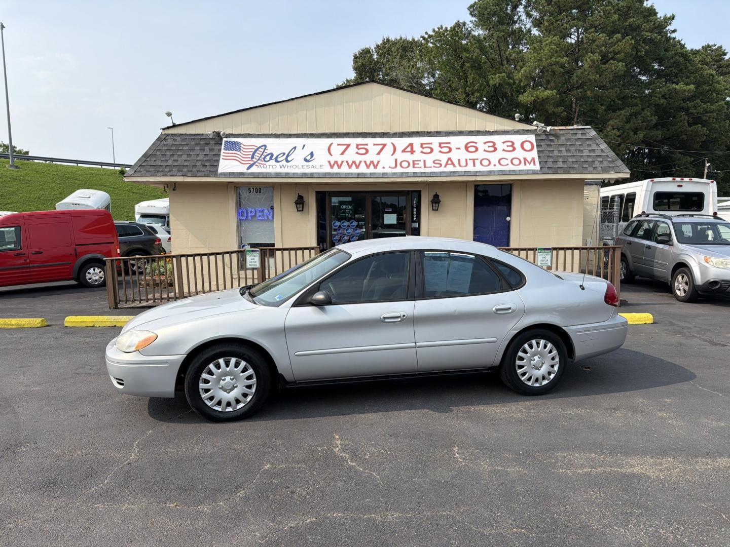 2007 Ford Taurus SE (1FAFP53UX7A) with an 3.0L V6 OHV 12V engine, located at 5700 Curlew Drive, Norfolk, VA, 23502, (757) 455-6330, 36.841885, -76.209412- Photo#0