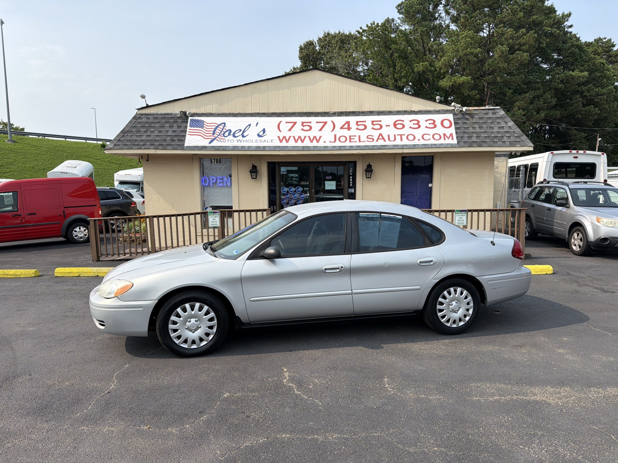 photo of 2007 Ford Taurus SE