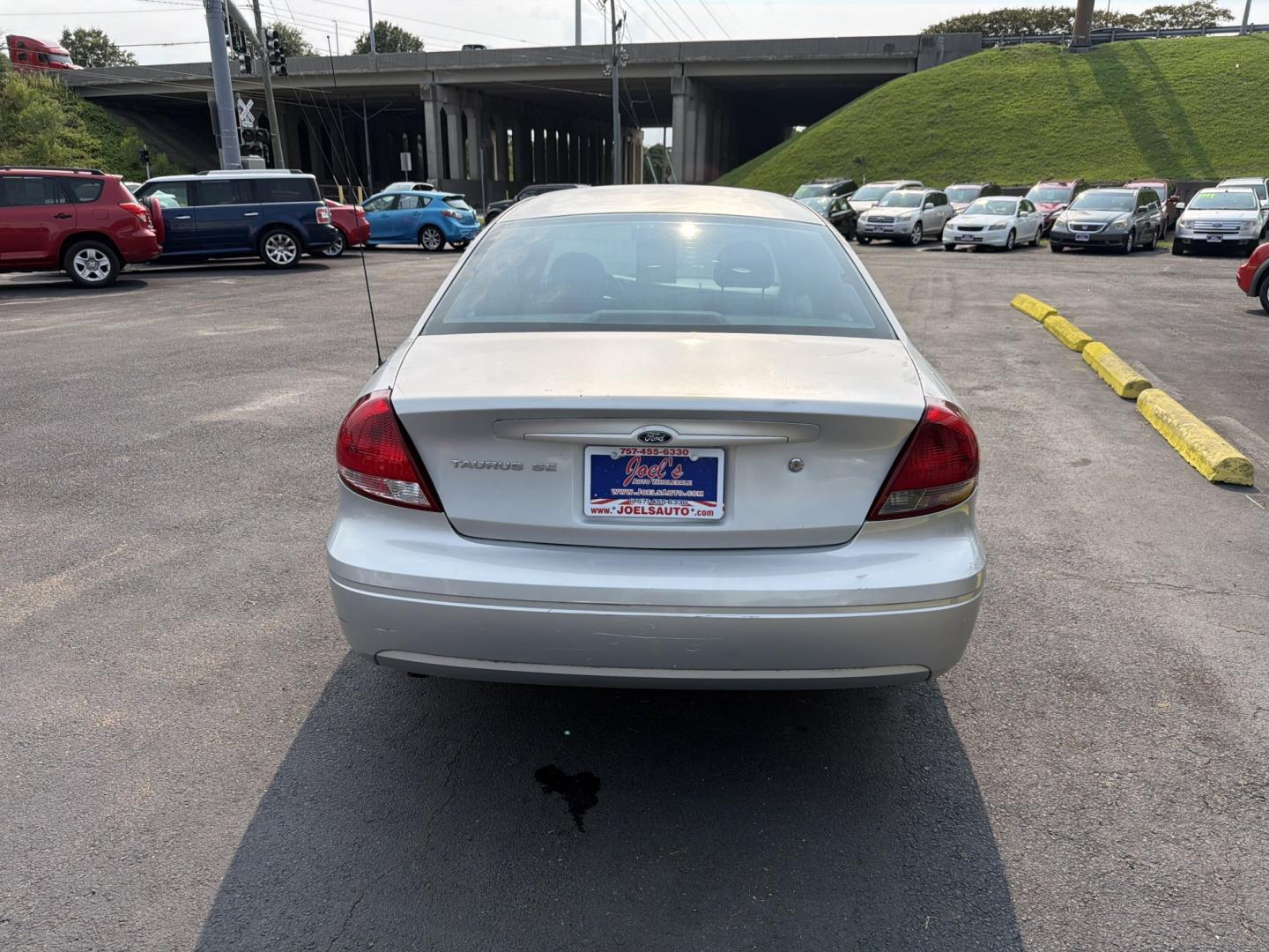 2007 Ford Taurus SE (1FAFP53UX7A) with an 3.0L V6 OHV 12V engine, located at 5700 Curlew Drive, Norfolk, VA, 23502, (757) 455-6330, 36.841885, -76.209412- Photo#2