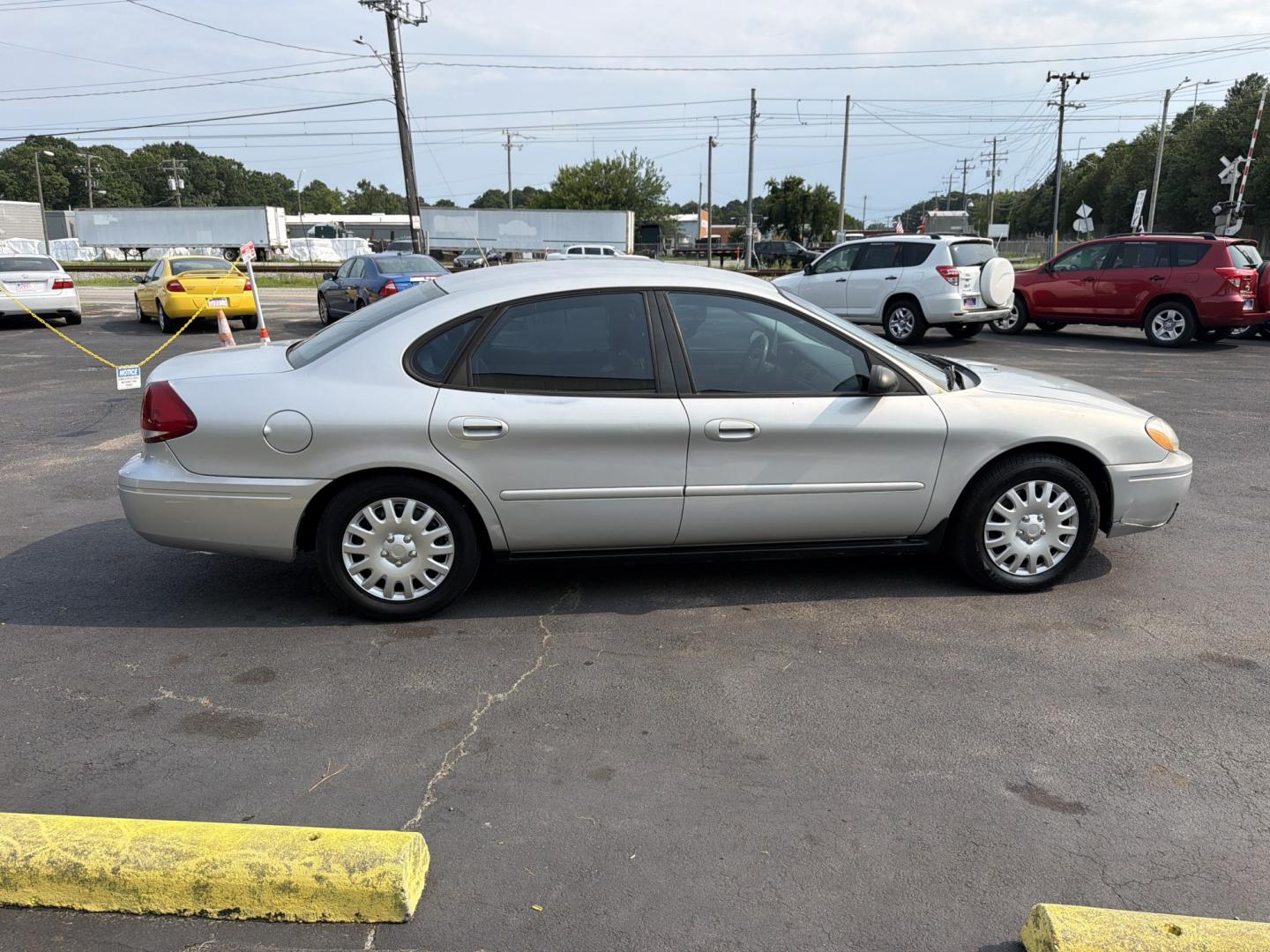 2007 Ford Taurus SE (1FAFP53UX7A) with an 3.0L V6 OHV 12V engine, located at 5700 Curlew Drive, Norfolk, VA, 23502, (757) 455-6330, 36.841885, -76.209412- Photo#3