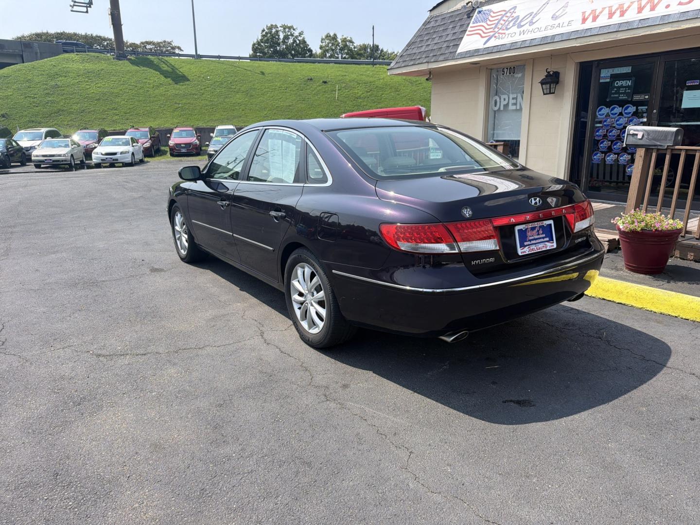 2006 Hyundai Azera Limited (KMHFC46F86A) with an 3.8L V6 DOHC 24V engine, 5A OD transmission, located at 5700 Curlew Drive, Norfolk, VA, 23502, (757) 455-6330, 36.841885, -76.209412- Photo#1