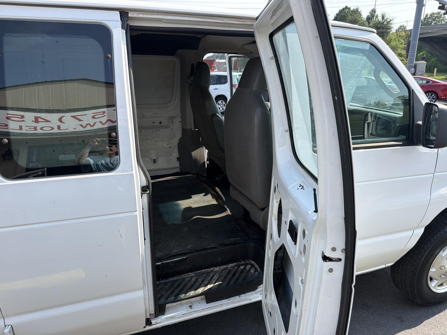 2011 WHITE Ford E-Series Van E-150 (1FTNE1EWXBD) with an 4.6L V8 SOHC 16V engine, 4A transmission, located at 5700 Curlew Drive, Norfolk, VA, 23502, (757) 455-6330, 36.841885, -76.209412- Photo#7